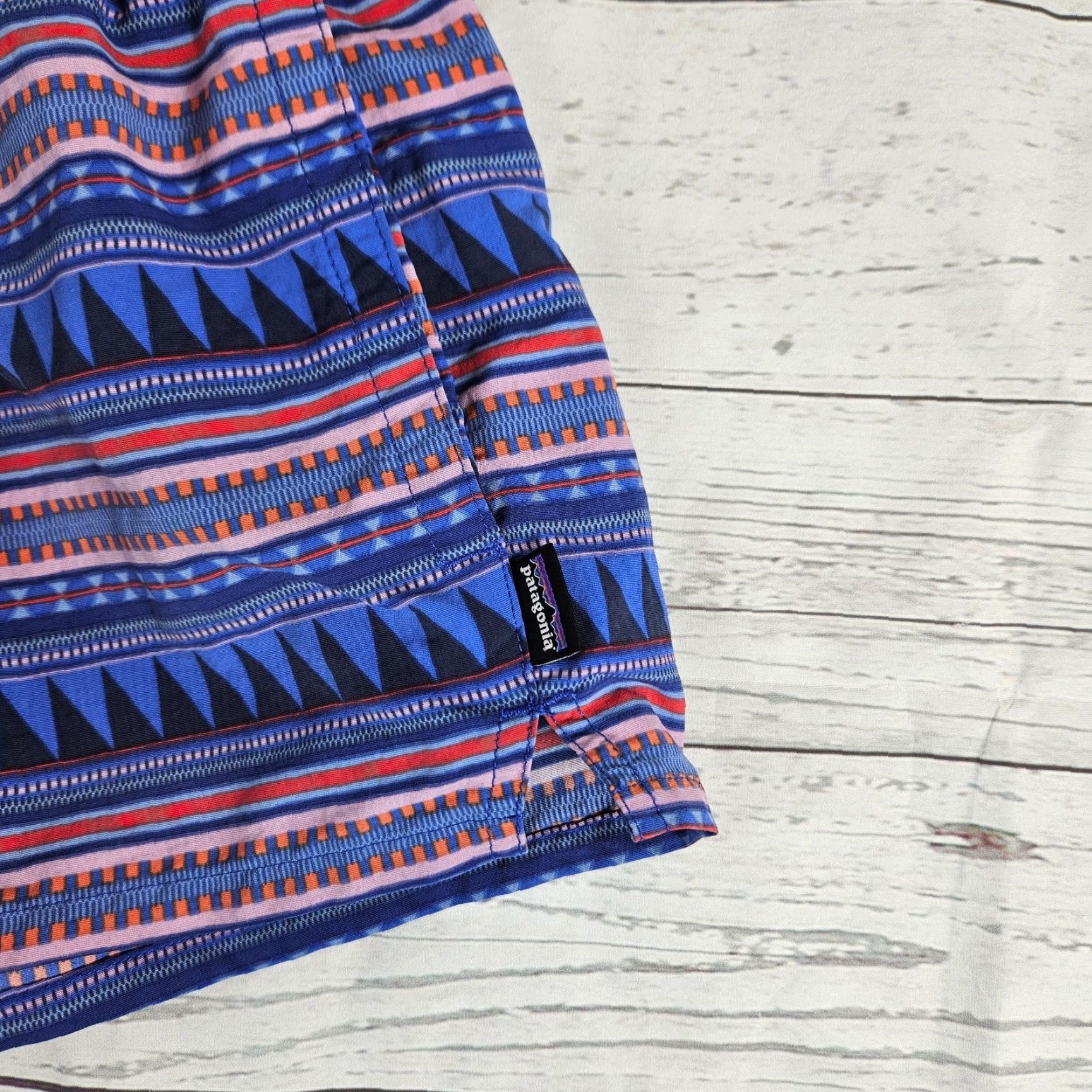 Patagonia Patagonia Shorts Women's S Striped Blue Pink Mid Rise Casual Activewear Shirt? Size 28" / US 6 / IT 42 - 2 Thumbnail