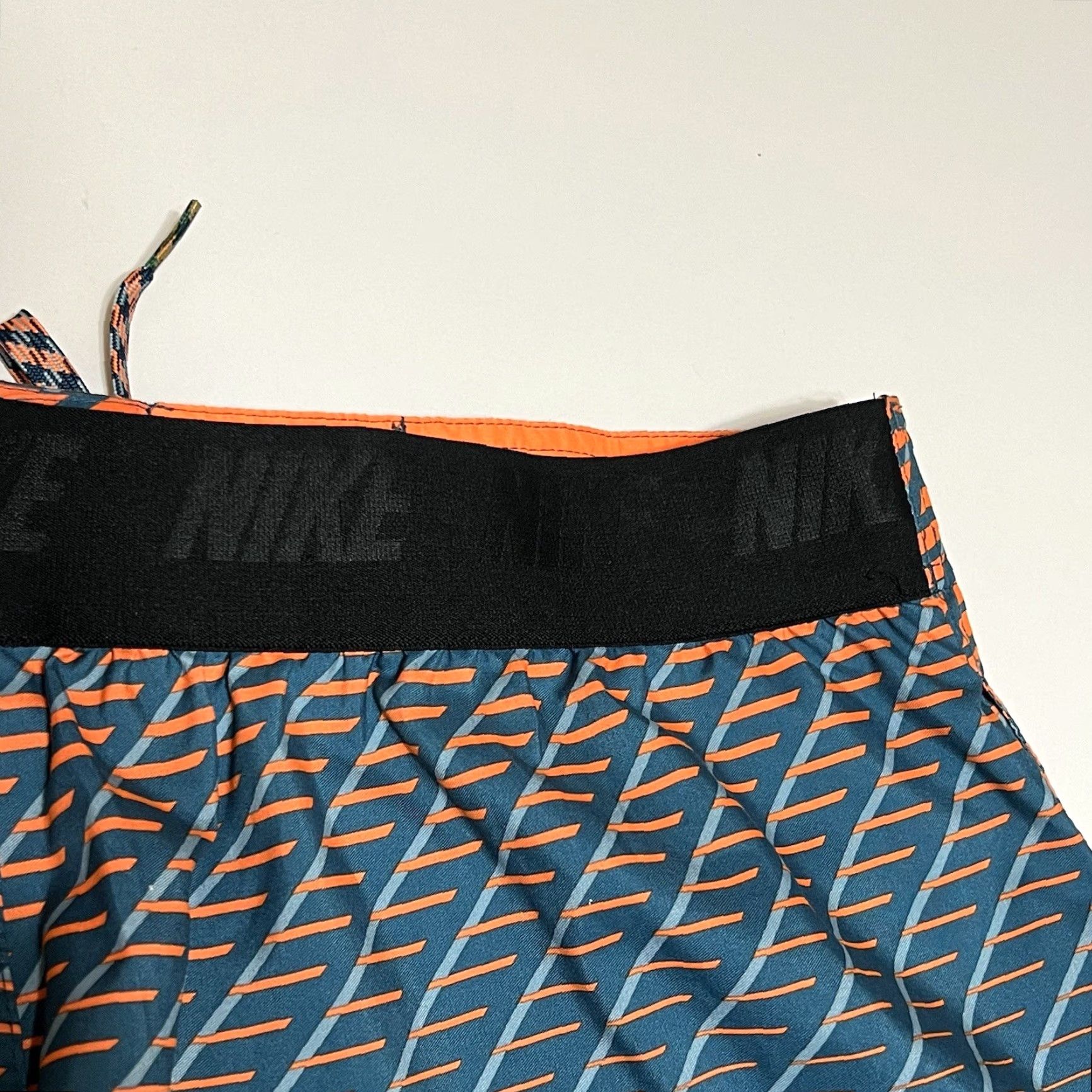 Nike Nike Swim Trunks Board Shorts Men Large Colorful Geometric Drawstring 11” Inseam Size US 33 - 7 Thumbnail