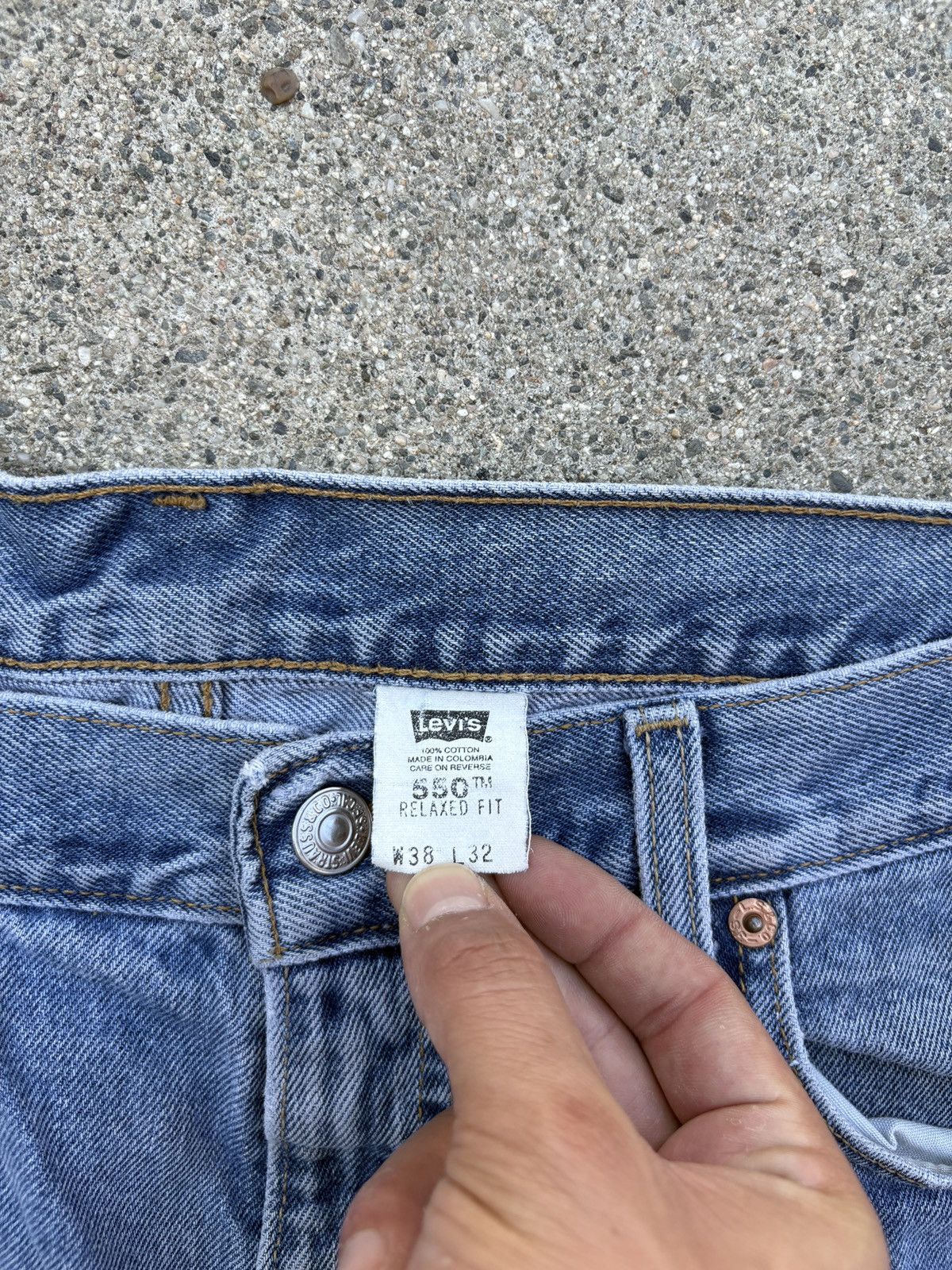 Levi's Vintage 2002 L. Indigo Levi’s 550 Relaxed Fit Jeans Size 38 Size US 36 / EU 52 - 4 Thumbnail