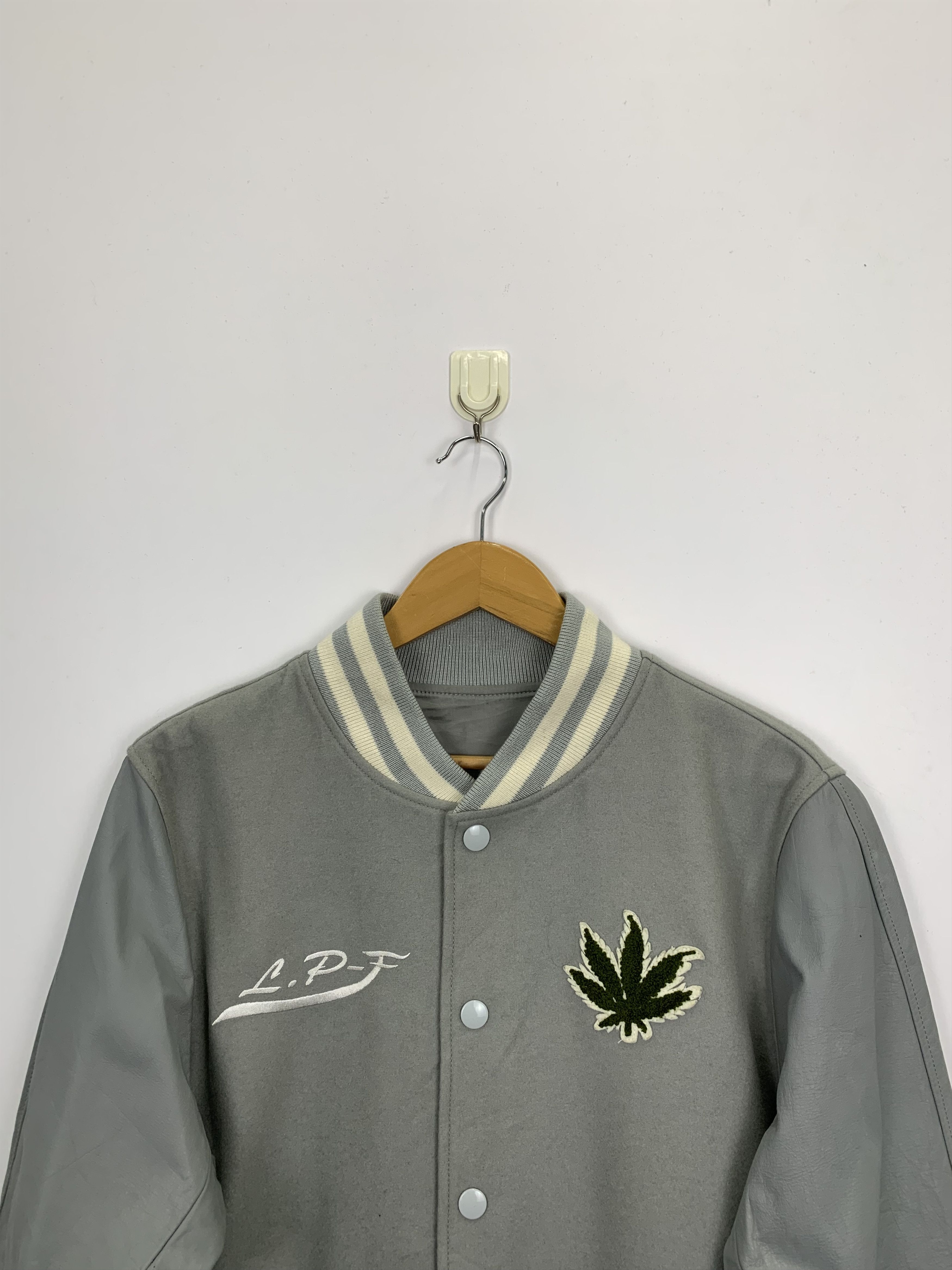 Vintage Vintage Marijuana Wool Varsity Jacket V0470 Size US M / EU 48-50 / 2 - 4 Thumbnail