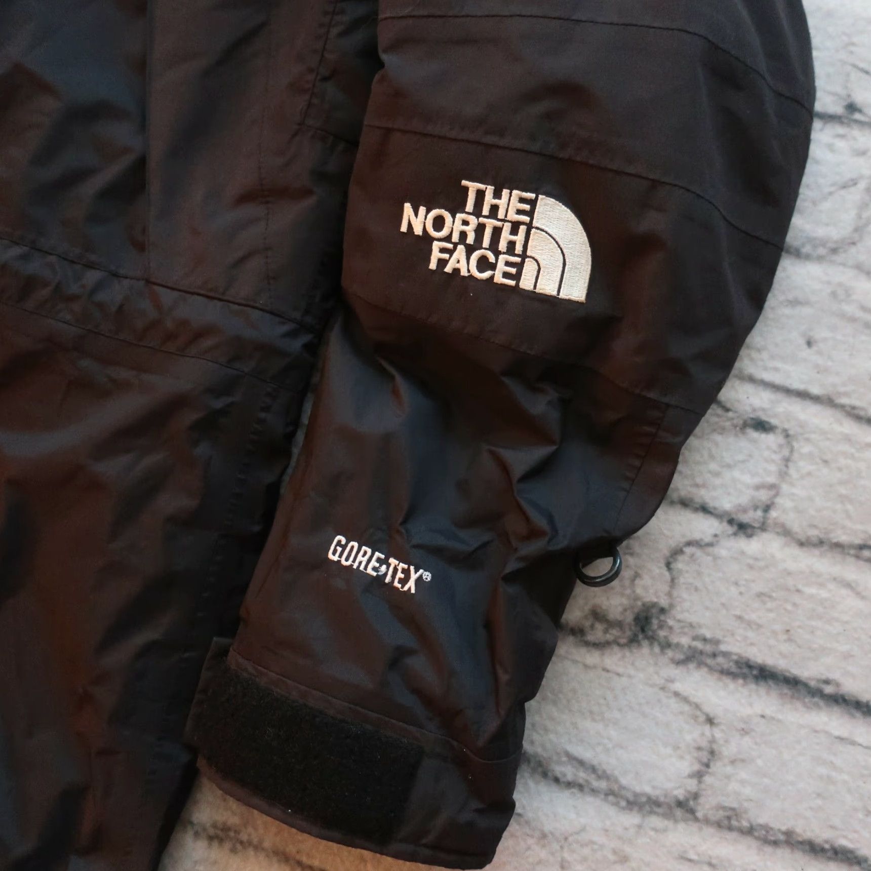 The North Face Vintage North Face Goretex Mountain Light 2 Jacket Womens Large Black Size L / US 10 / IT 46 - 6 Thumbnail
