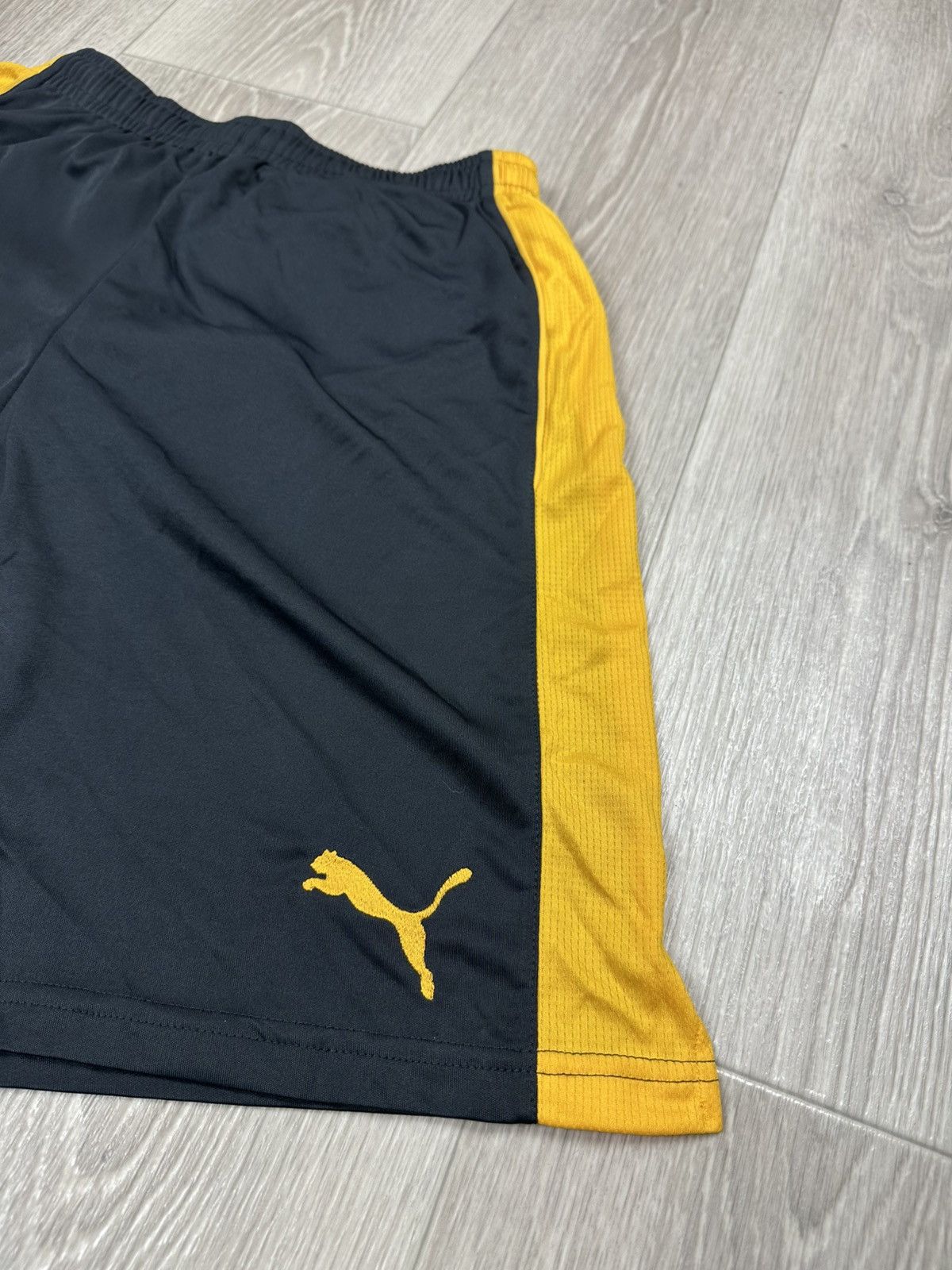 Puma PUMA FC ARSENAL LONDON 2016/17 SHORTS FOOTBALL SOCCER SIZE S Size US 30 / EU 46 - 4 Thumbnail