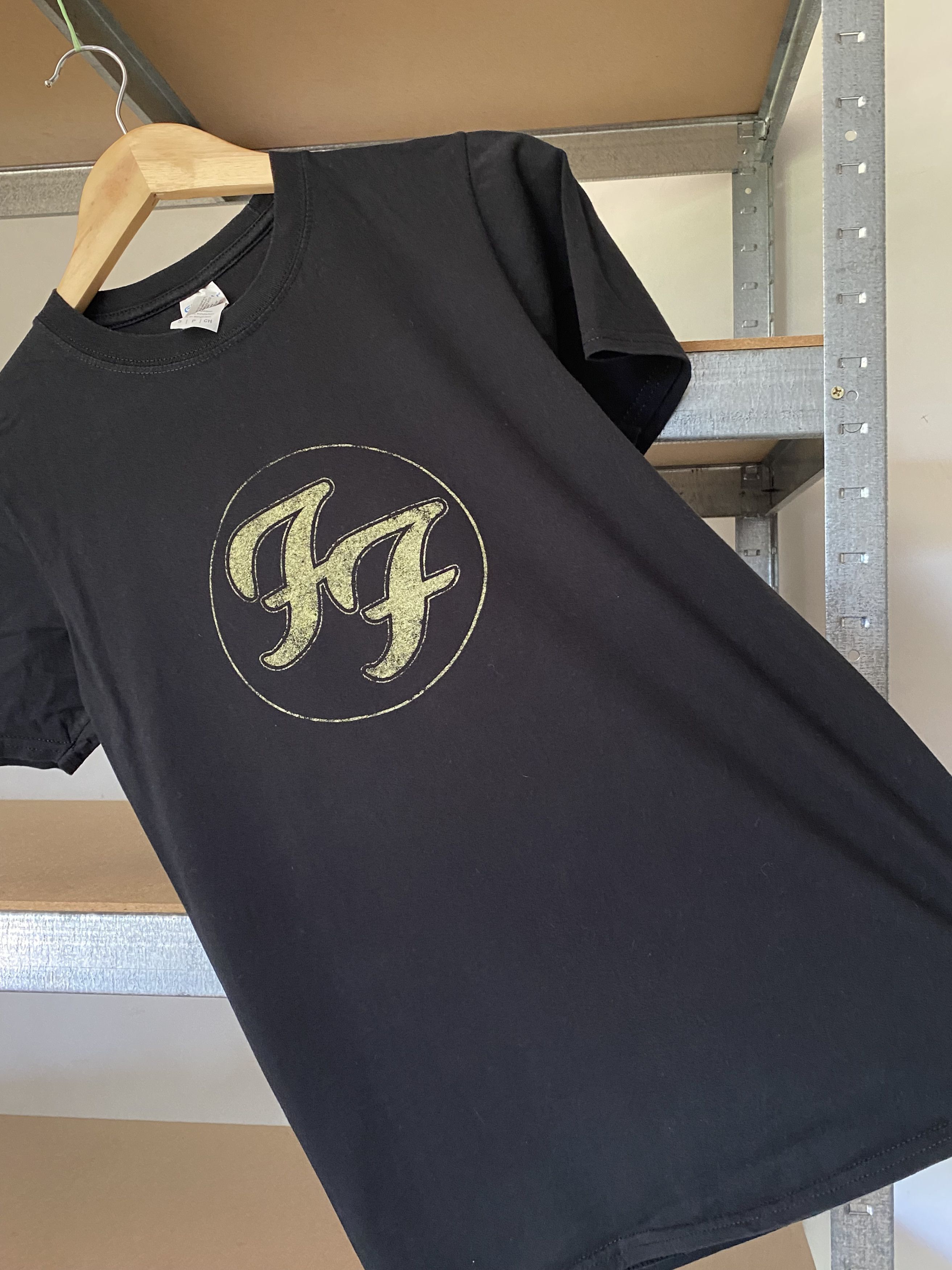 Band Tees Vintage 2000s Foo Fighters Greatest Hits T-shirt Size US S / EU 44-46 / 1 - 10 Thumbnail