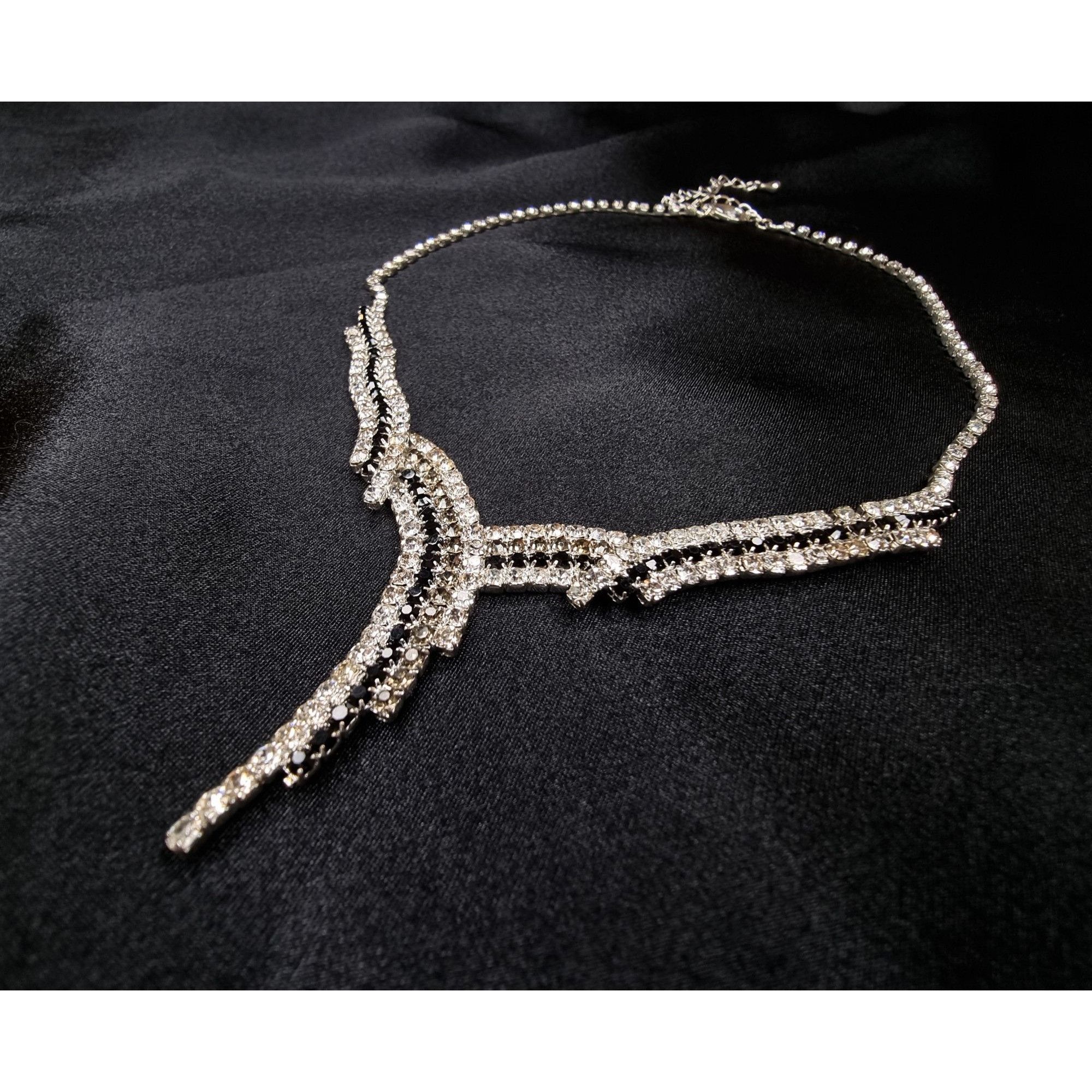Vintage Vintage-Inspired Silver Crystal Statement Necklace With Adju Size ONE SIZE - 2 Thumbnail