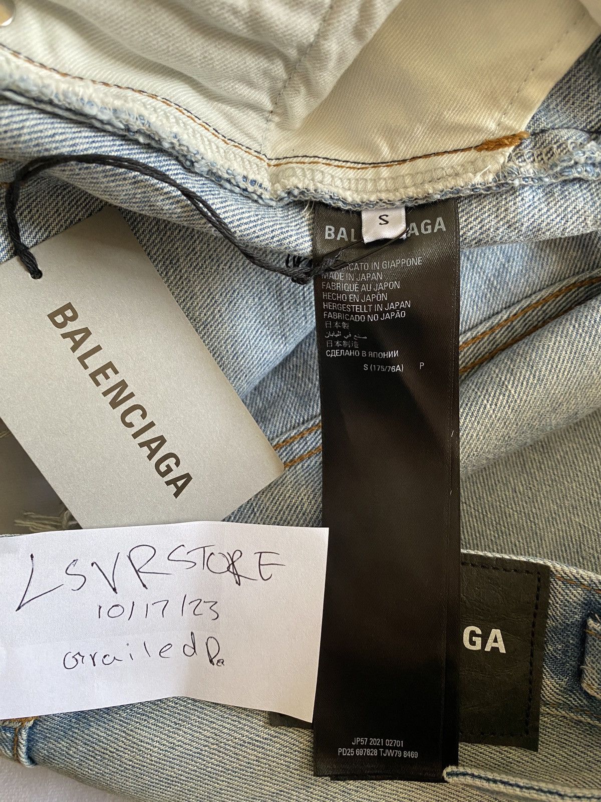 Balenciaga BALENCIAGA Destroyed Super Large Baggy Blue Jean OG size S Size US 32 / EU 48 - 16 Thumbnail