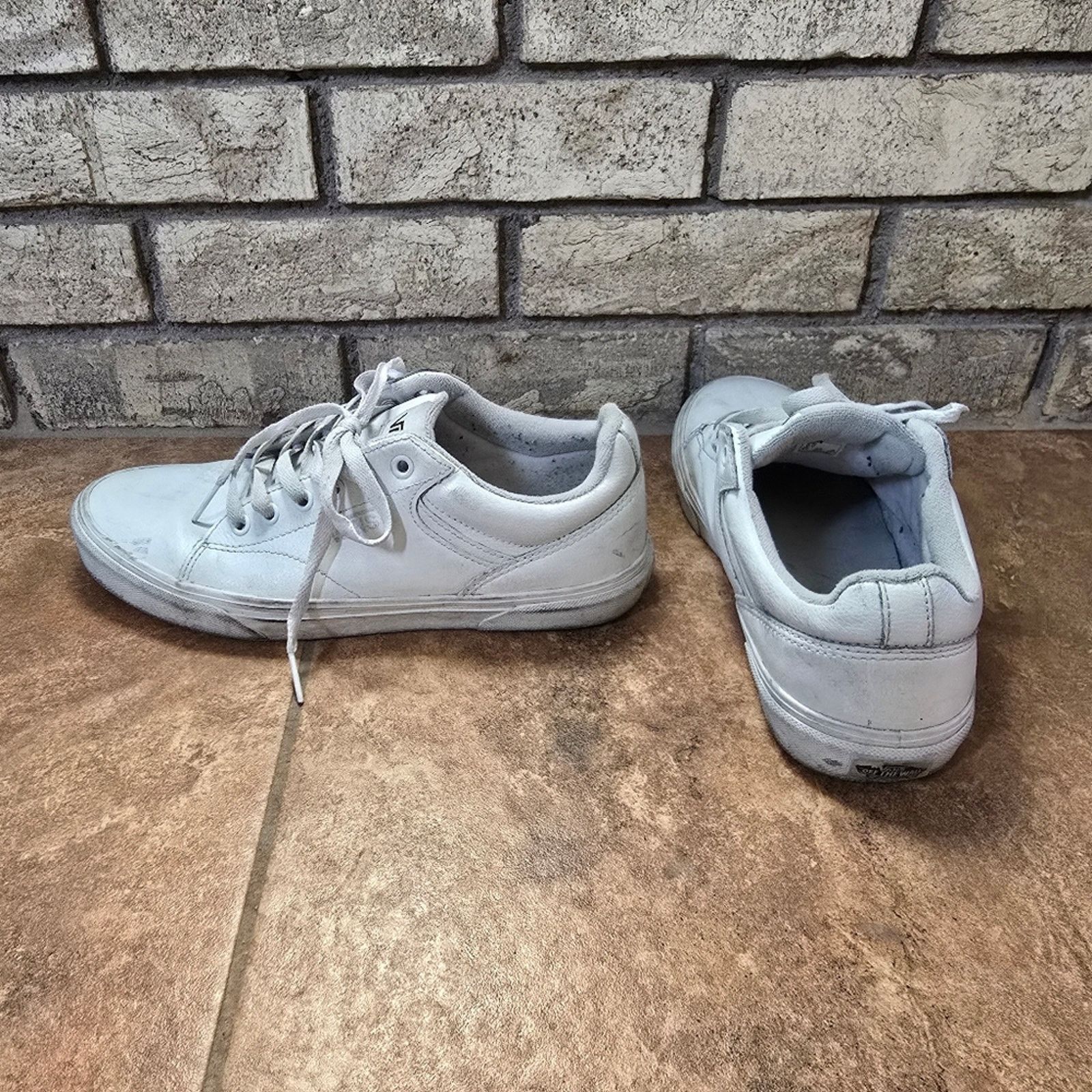 Vans White Classic | VANS | Low Top Sneaks Size US 9 / EU 42 - 3 Thumbnail