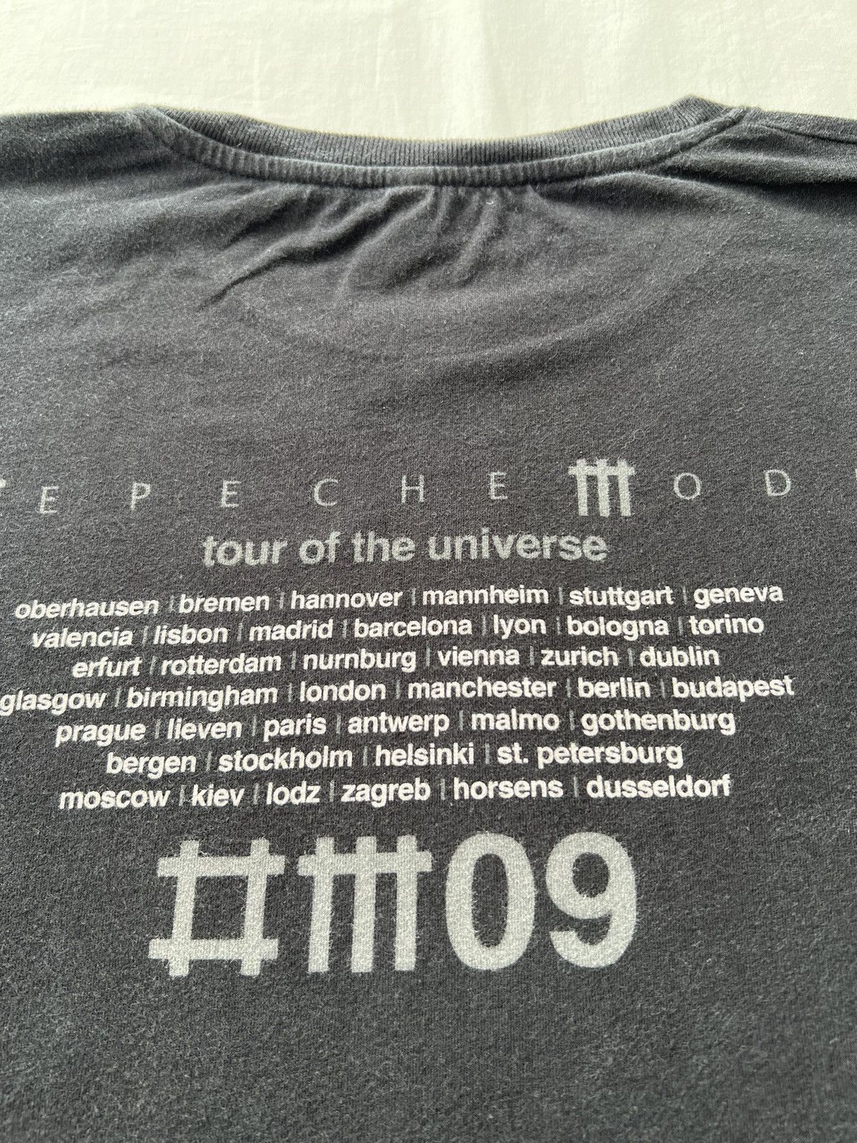 Band Tees Vintage 2009 Depeche Mode Tour of the Universe T-shirt Size US L / EU 52-54 / 3 - 16 Thumbnail