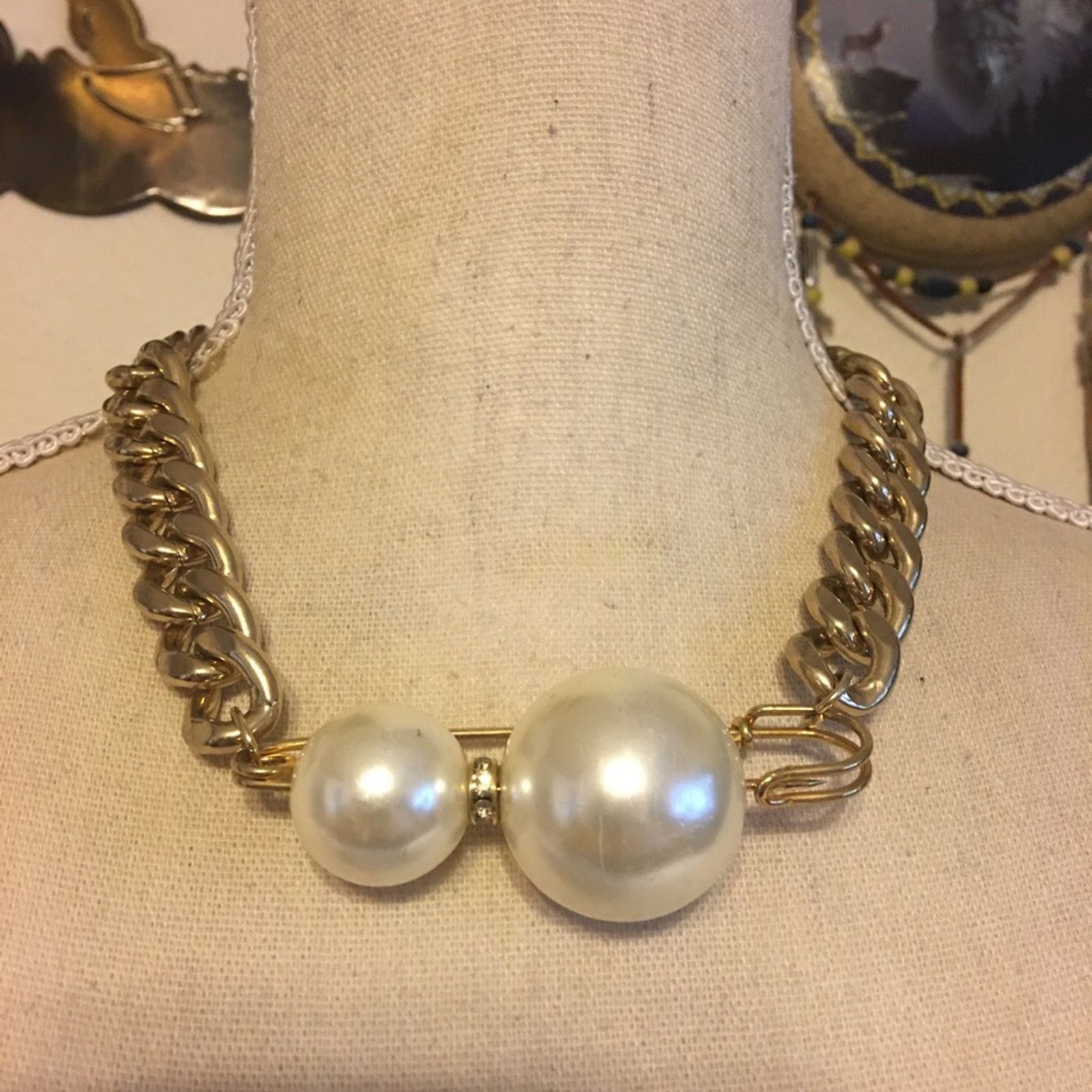 Jewelry Bold chunky gold chain pearl accent necklace Size ONE SIZE - 1 Thumbnail