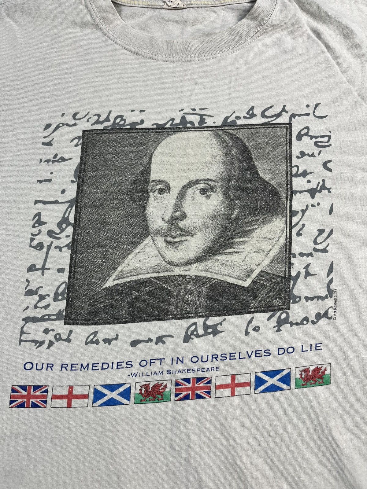 Anvil Vintage Shakespeare Graphic Tee Flags Print White L Size US L / EU 52-54 / 3 - 4 Thumbnail