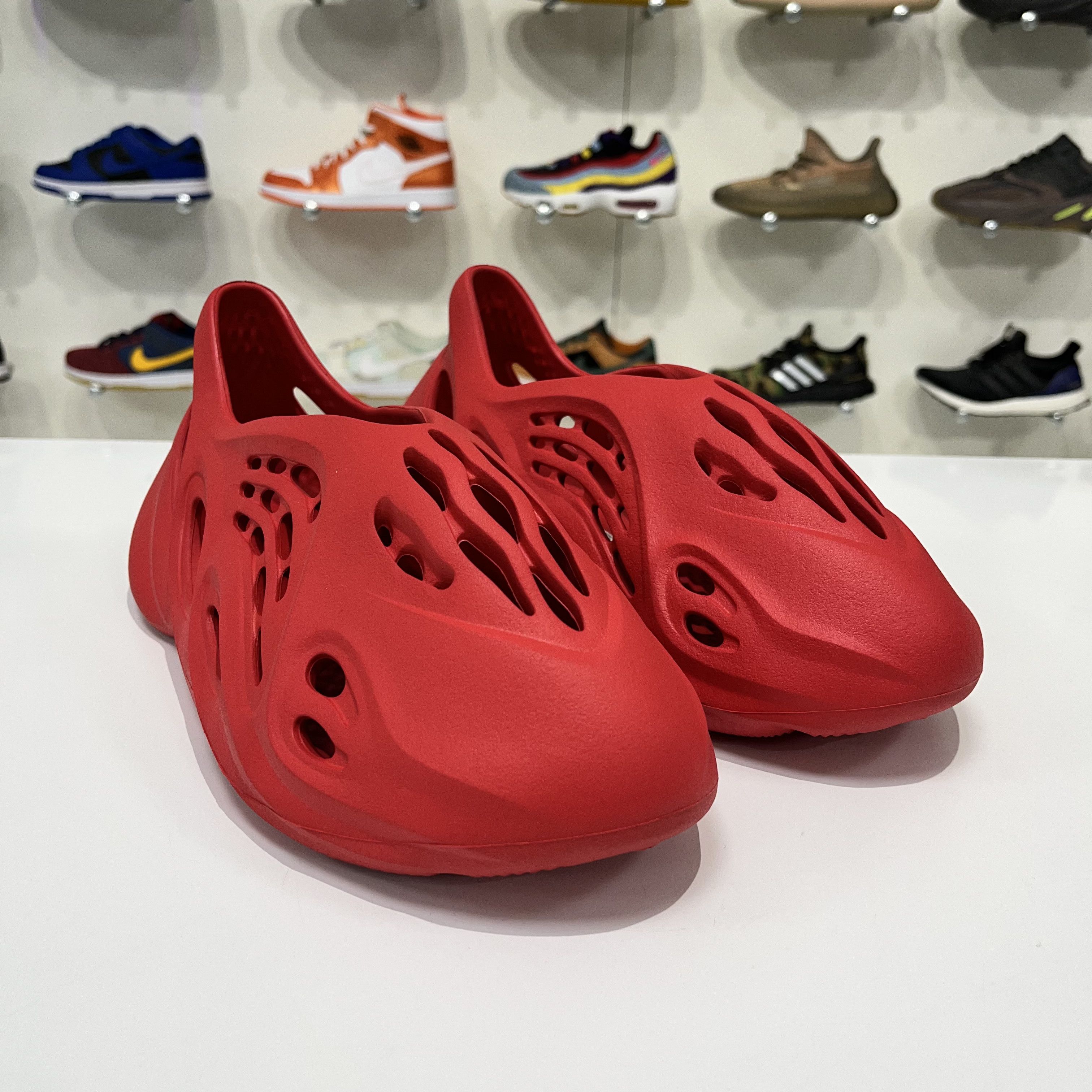 Adidas Adidas Yeezy Foam RNNR MX Vermillion Size US 9 / EU 42 - 8 Thumbnail