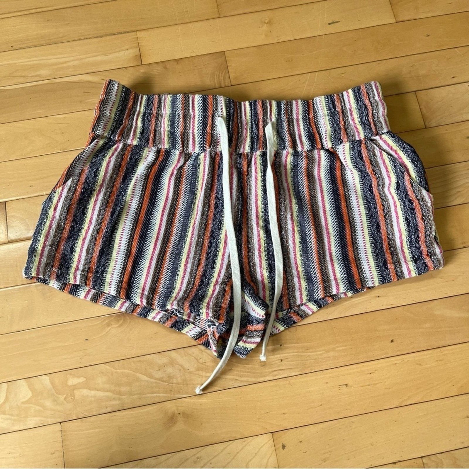 Free People Free People Striped Shorts Wide Waistband Size Small Size 25" / US 0 / IT 36 - 1 Thumbnail