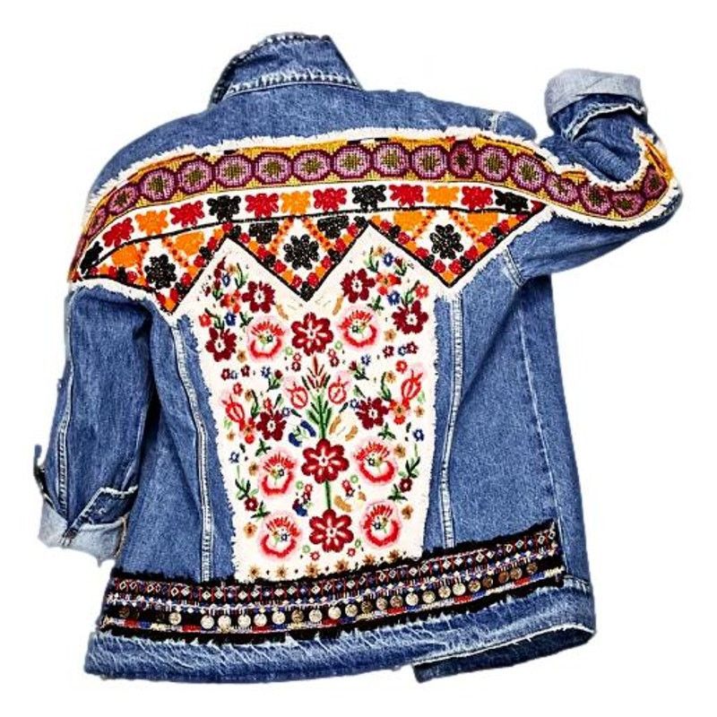 Zara Zara TRF Trafaluc Embroidered Oversized Denim Jacket M Size M / US 6-8 / IT 42-44 - 1 Thumbnail