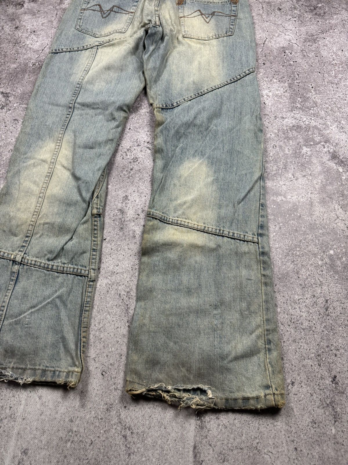 Japanese Brand Vintage Avant Garde Jeans Flared Dirty Baggy Distressed Y2K Size US 34 / EU 50 - 10 Thumbnail