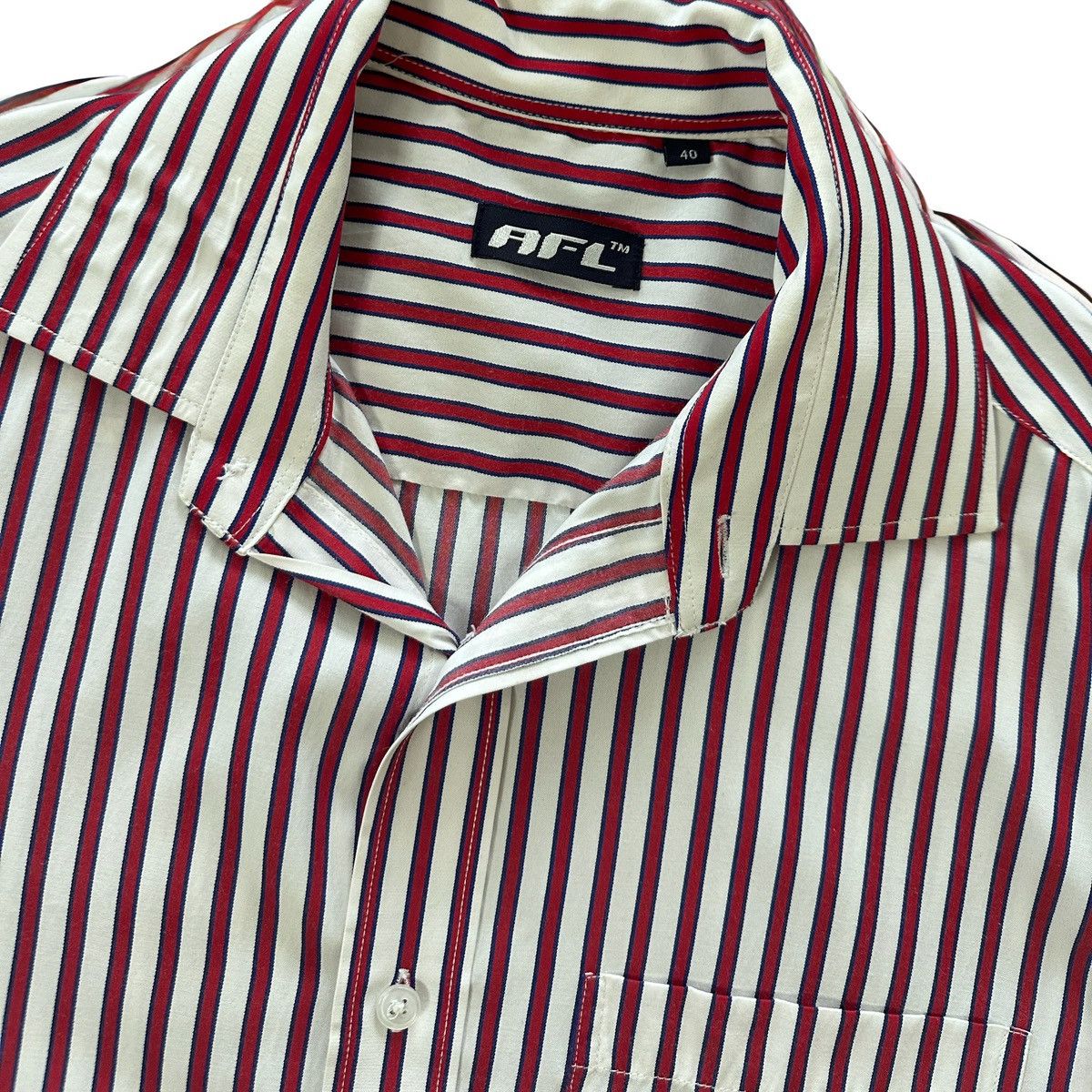 Vintage Vintage, cropped at waist collared short sleeve Size US M / EU 48-50 / 2 - 4 Thumbnail