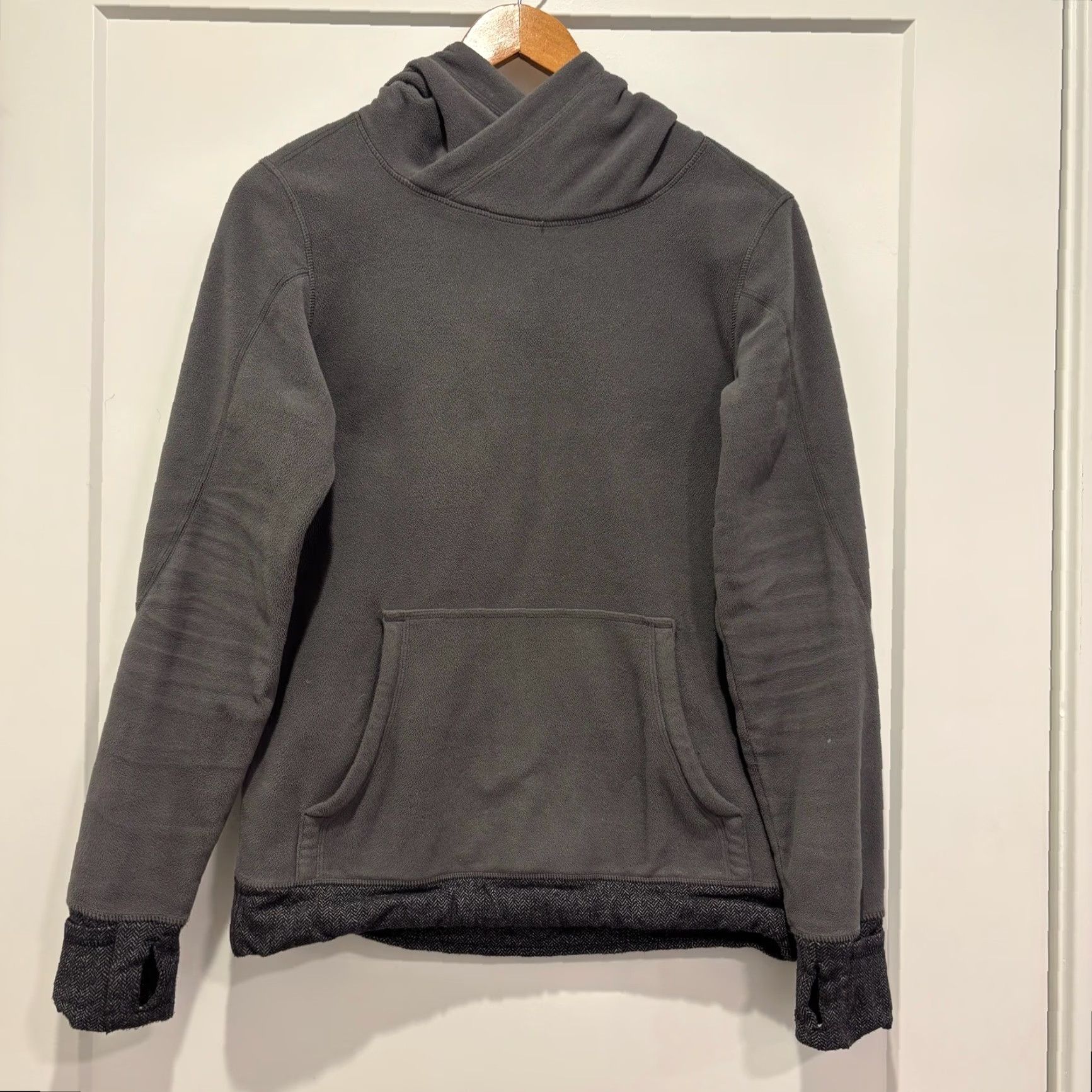 Lululemon Lululemon Scuba Hoodie Sweater Fleece Light Heathered Gray Women's Size M Pullover Hooded Pockets Logo Athletic Casual Fr 100% Size M / US 6-8 / IT 42-44 - 2 Thumbnail