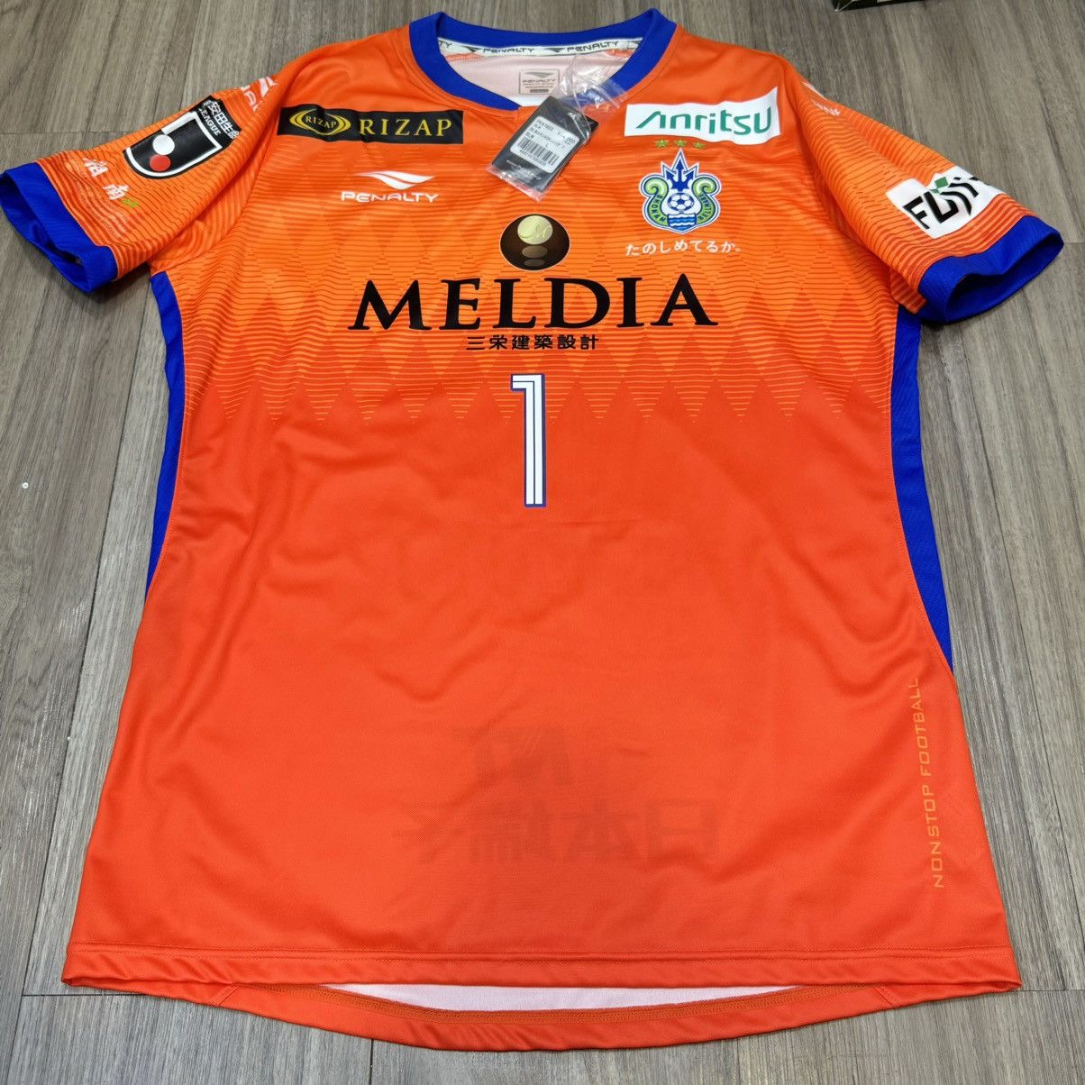 Japanese Brand Shonan Bellmare 2019 goalkeeper shirt #1 Akimoto (Bnwt) Size US L / EU 52-54 / 3 - 1 Thumbnail
