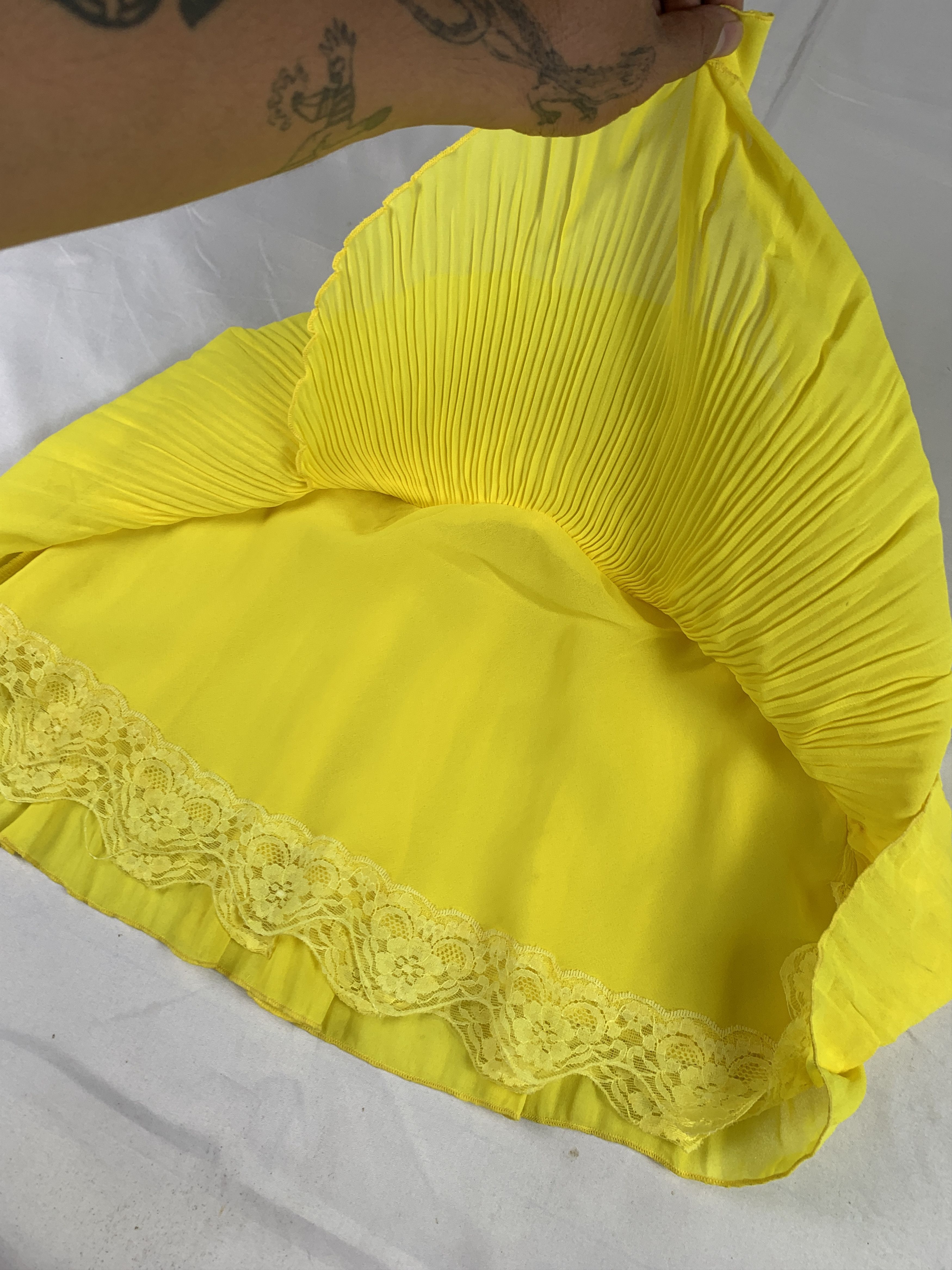 Lip Service Lip Service Yellow Pleated Trim Mini Skirt (26-29) Size 26" / US 2 / IT 38 - 6 Thumbnail