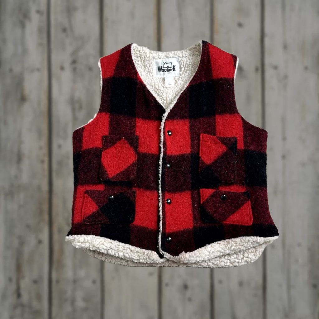 Vintage Woolrich Vintage Vest Mens Medium Red Black Sherpa Lined Buffalo Check Plaid Size US M / EU 48-50 / 2 - 1 Thumbnail