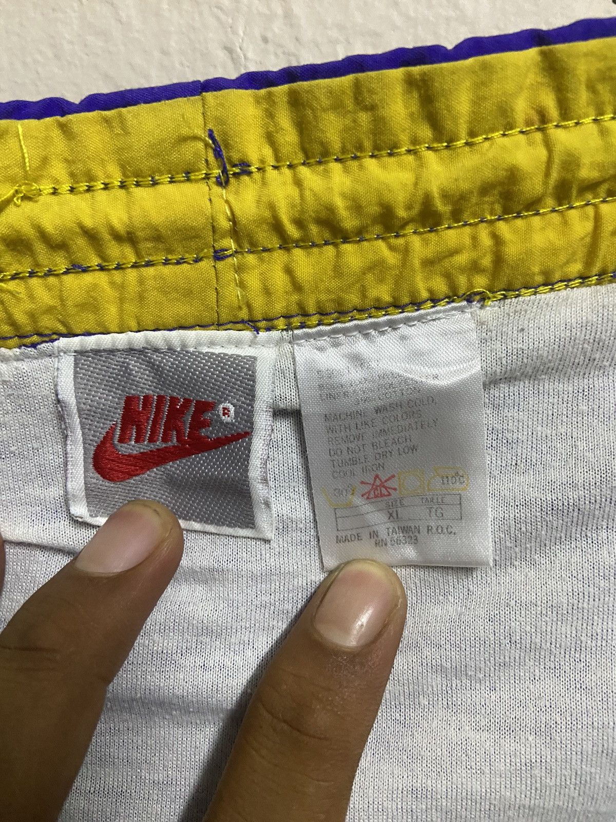 Nike × Vintage 1980s Nike Spellout Logo Nylon Shorts Size US 44 / EU 60 - 3 Thumbnail