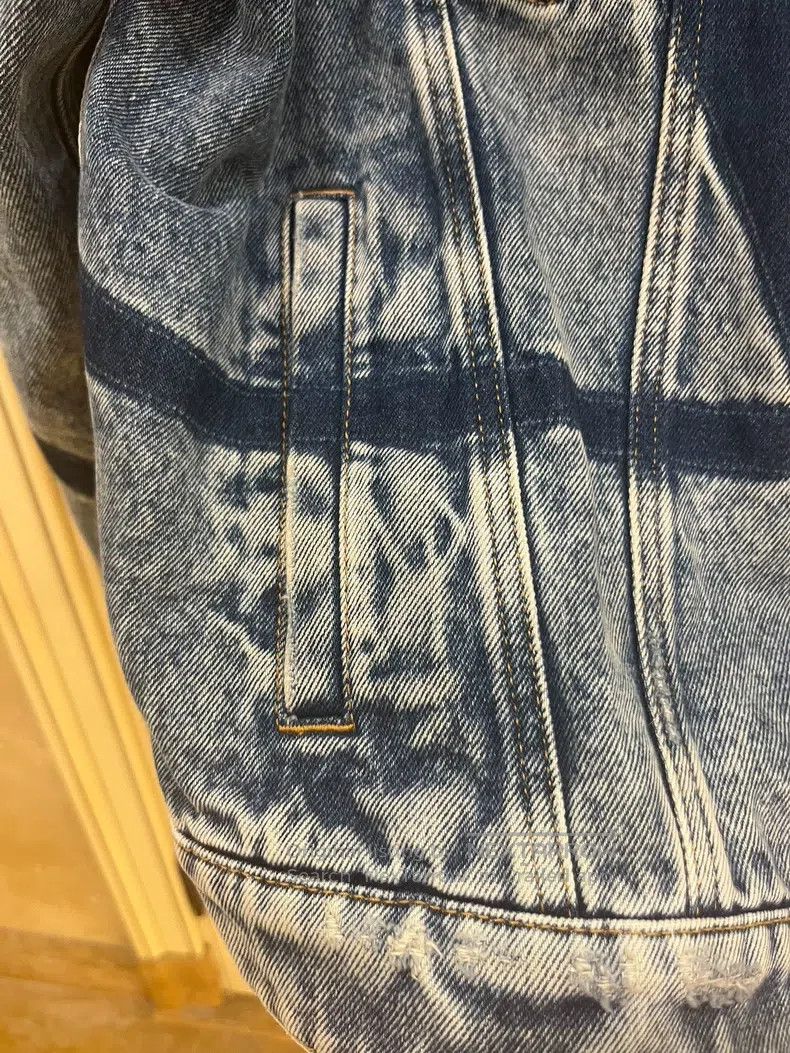 Valentino Valentino White big V logo denim jacket Size US S / EU 44-46 / 1 - 8 Thumbnail