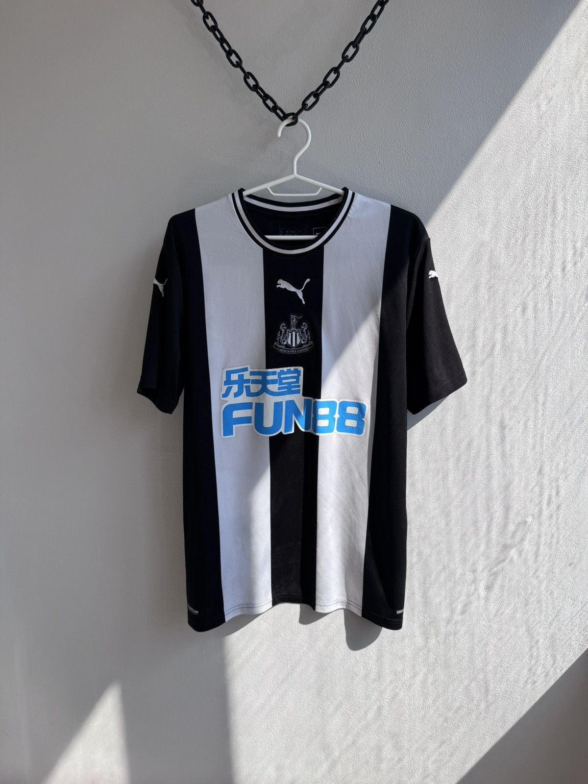 Puma NEWCASTLE UNITED 2019 2020 HOME FOOTBALL SHIRT SOCCER JERSEY Size US L / EU 52-54 / 3 - 1 Thumbnail