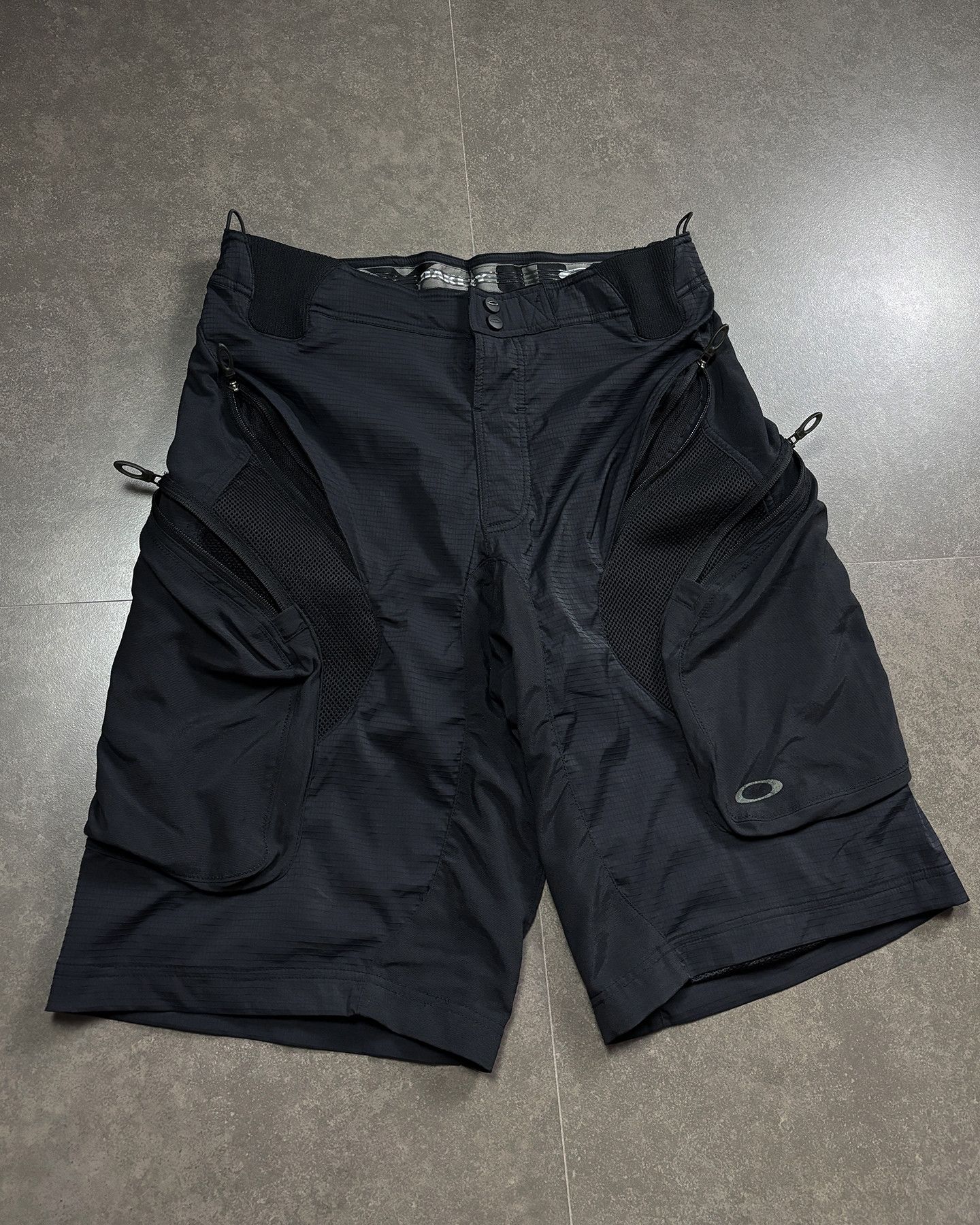 Oakley Oakley MTB Cargo Shorts Technical Black Size US 34 / EU 50 - 4 Thumbnail