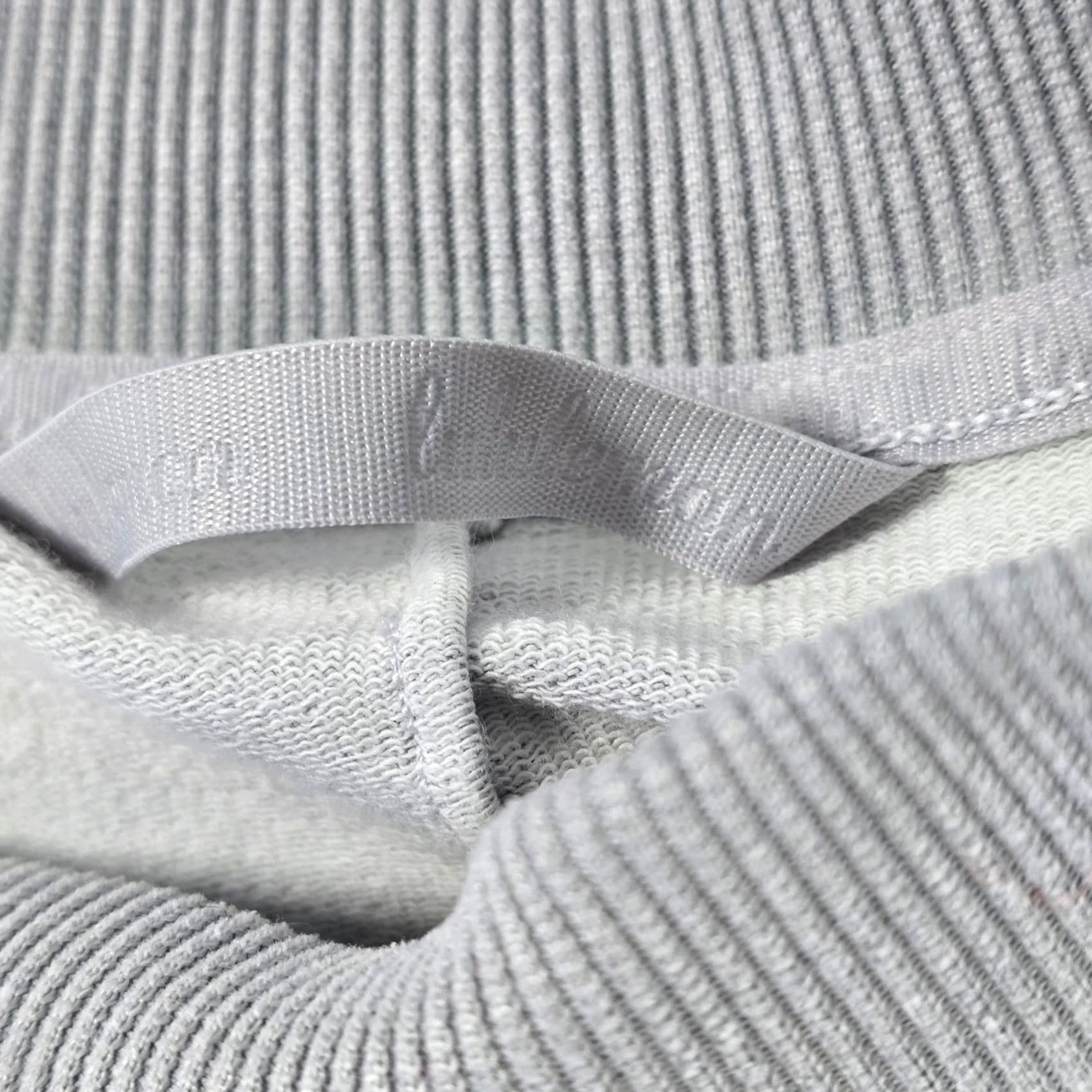 Lululemon Lululemon Softstreme Pullover Grey Size 10 Crew Neck Long Sleeve Sweatshirt Size L / US 10 / IT 46 - 7 Thumbnail
