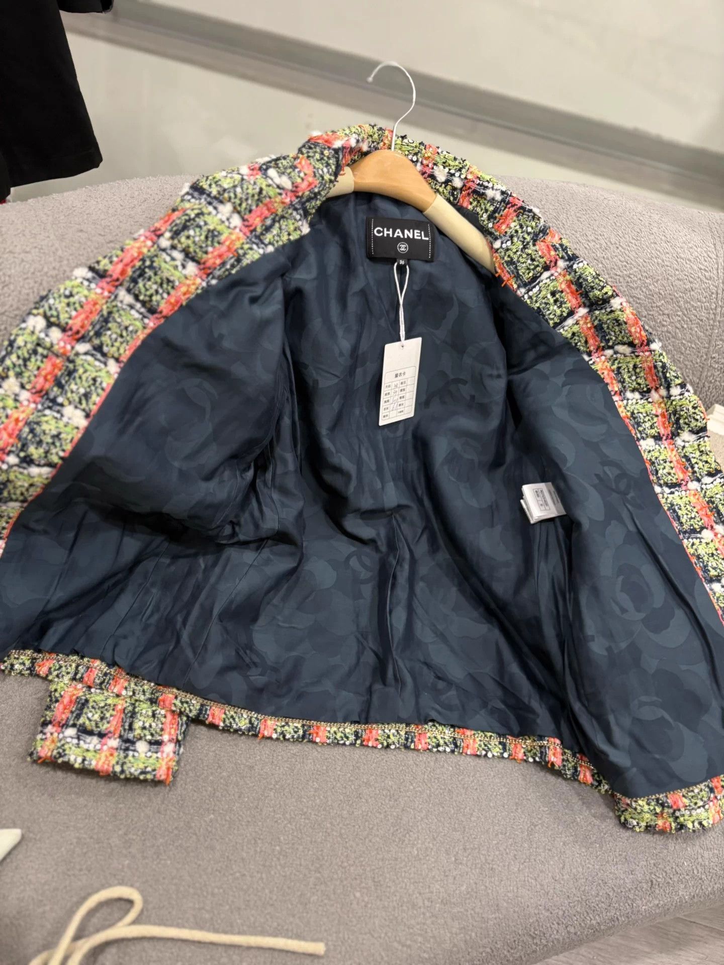 Chanel Chanel 20C Station Sequined Tweed 4-Pocket Jacket Size XS / US 0-2 / IT 36-38 - 6 Thumbnail