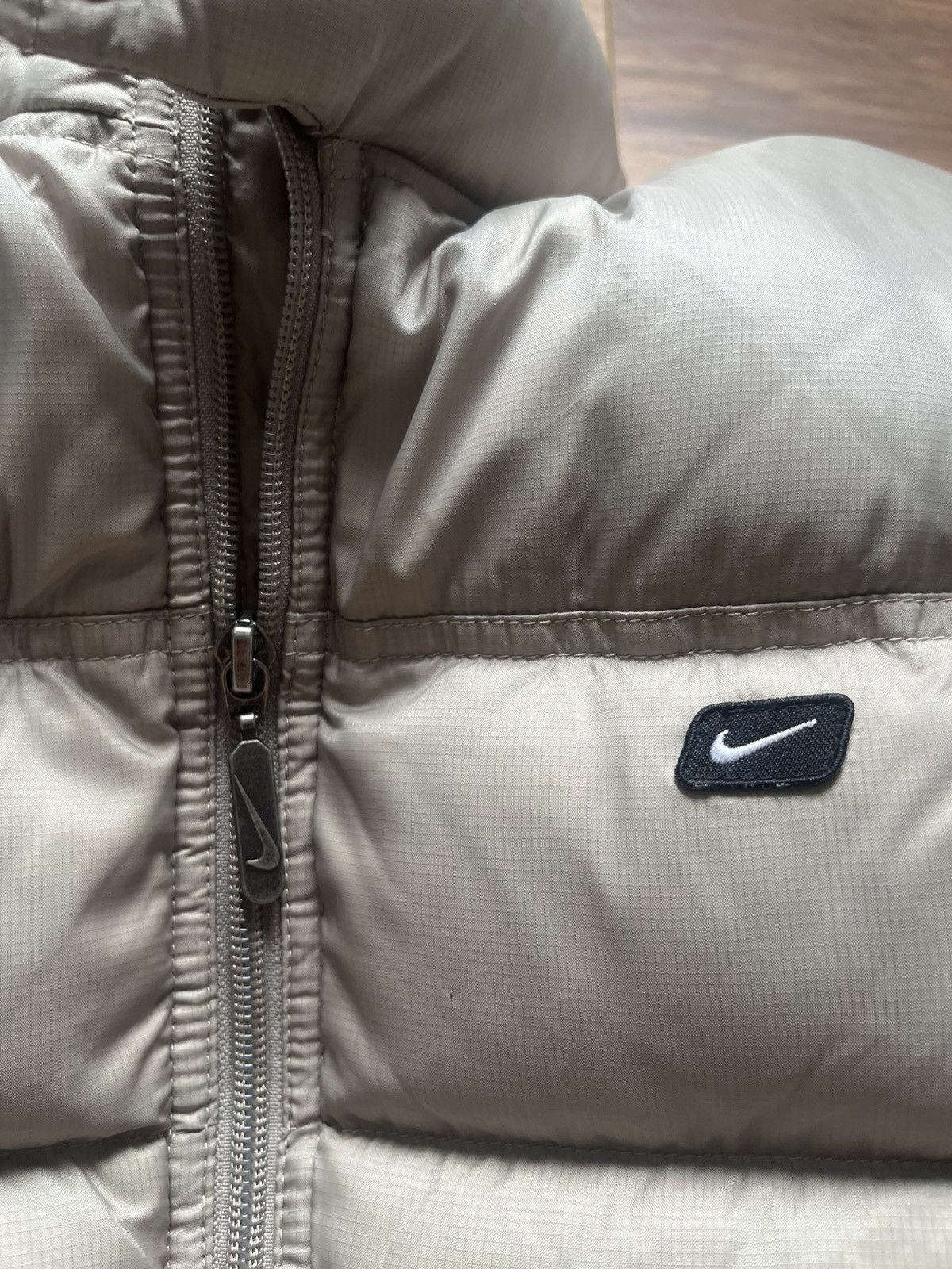 Nike Vintage Nike Puffer Jacket Beige Gray Tag Size US S / EU 44-46 / 1 - 2 Thumbnail