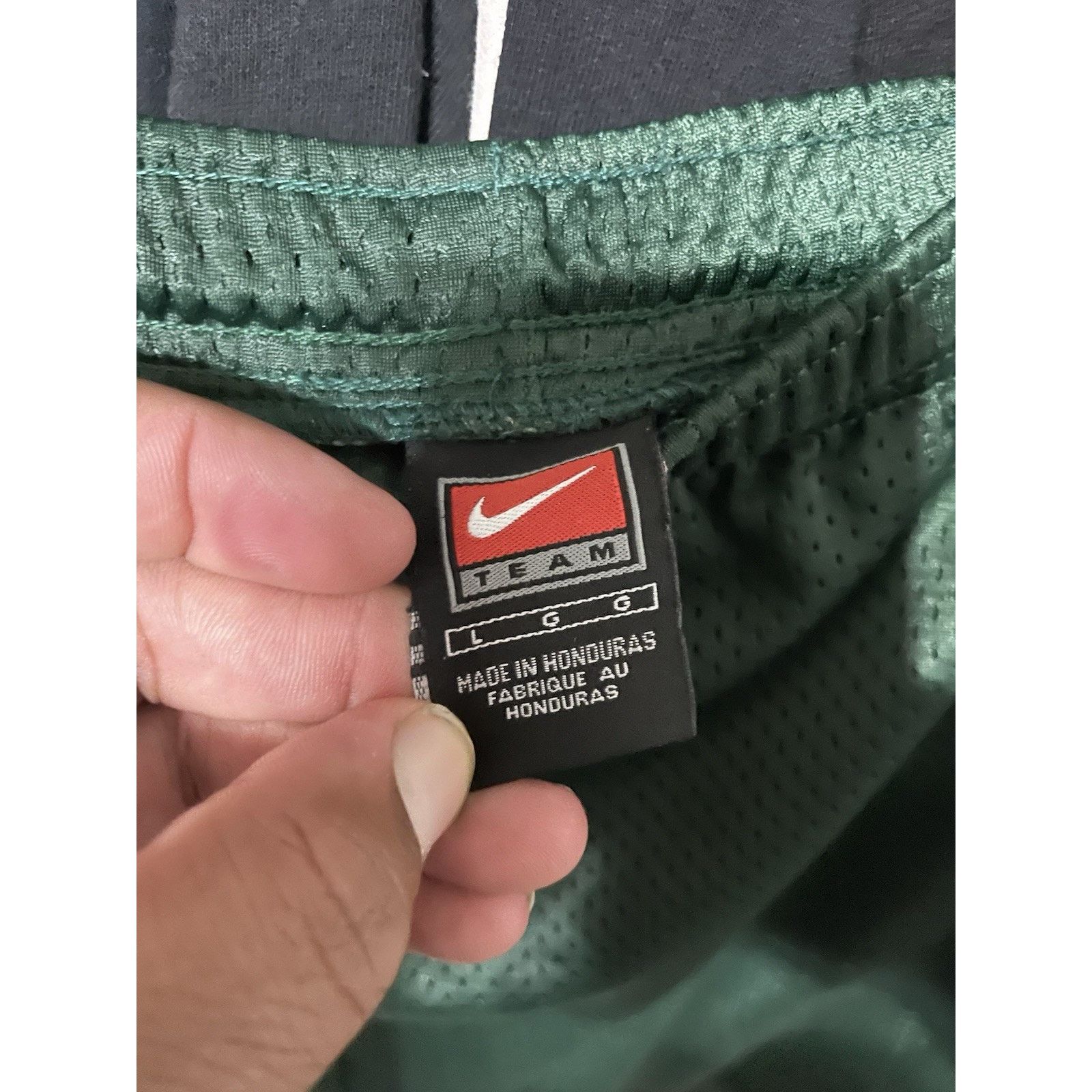 Nike Size L- Miami Hurricanes Shorts Adult Vintage Nike Team Size US 37 - 3 Thumbnail