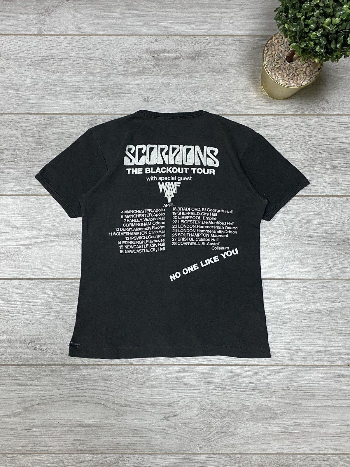 Band Tees Scorpions 🦂 1982 RARE The Blackout tour vintage faded tee Size US S / EU 44-46 / 1 - 2 Thumbnail