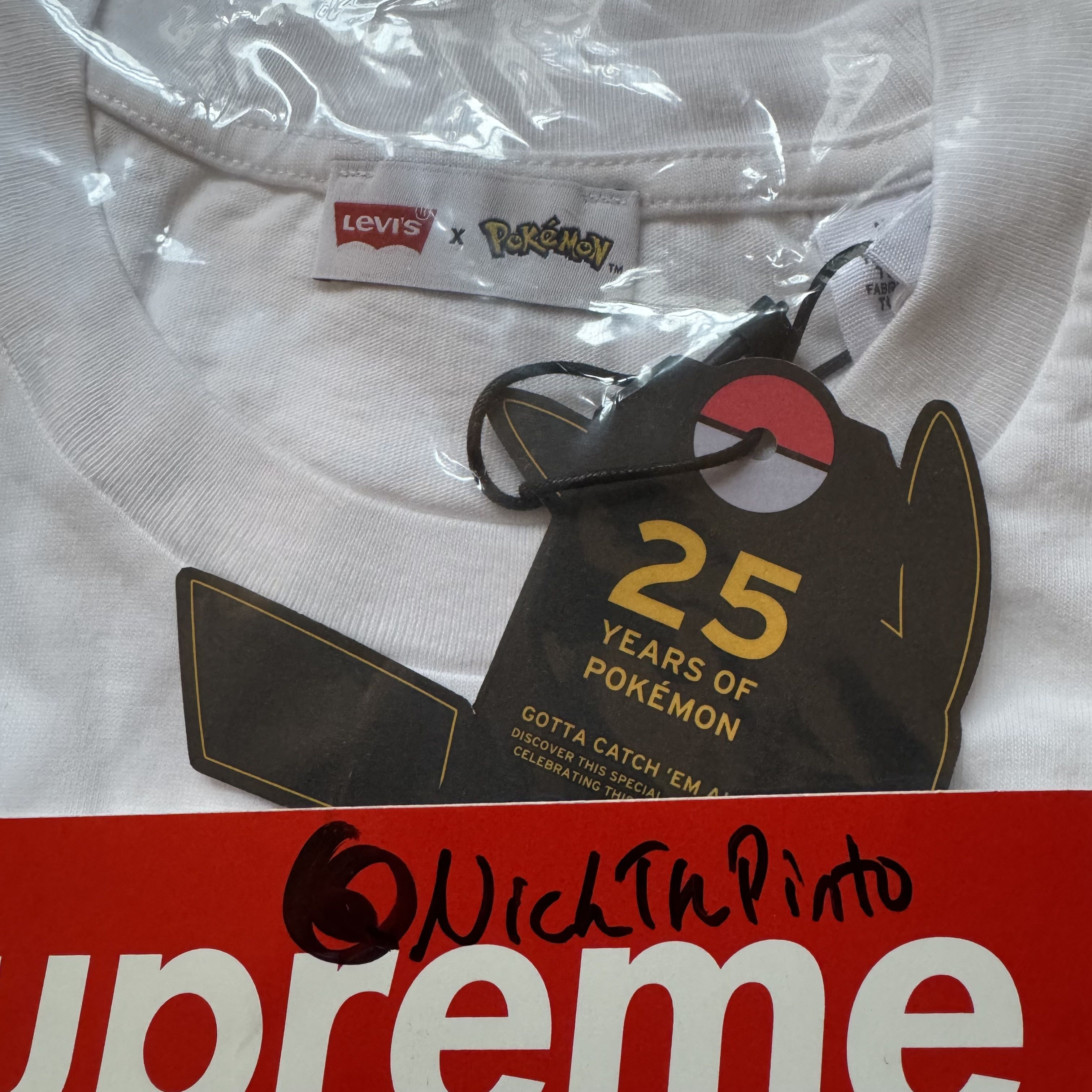 Levi's × Pokemon Pikachu Tee Size US M / EU 48-50 / 2 - 4 Thumbnail