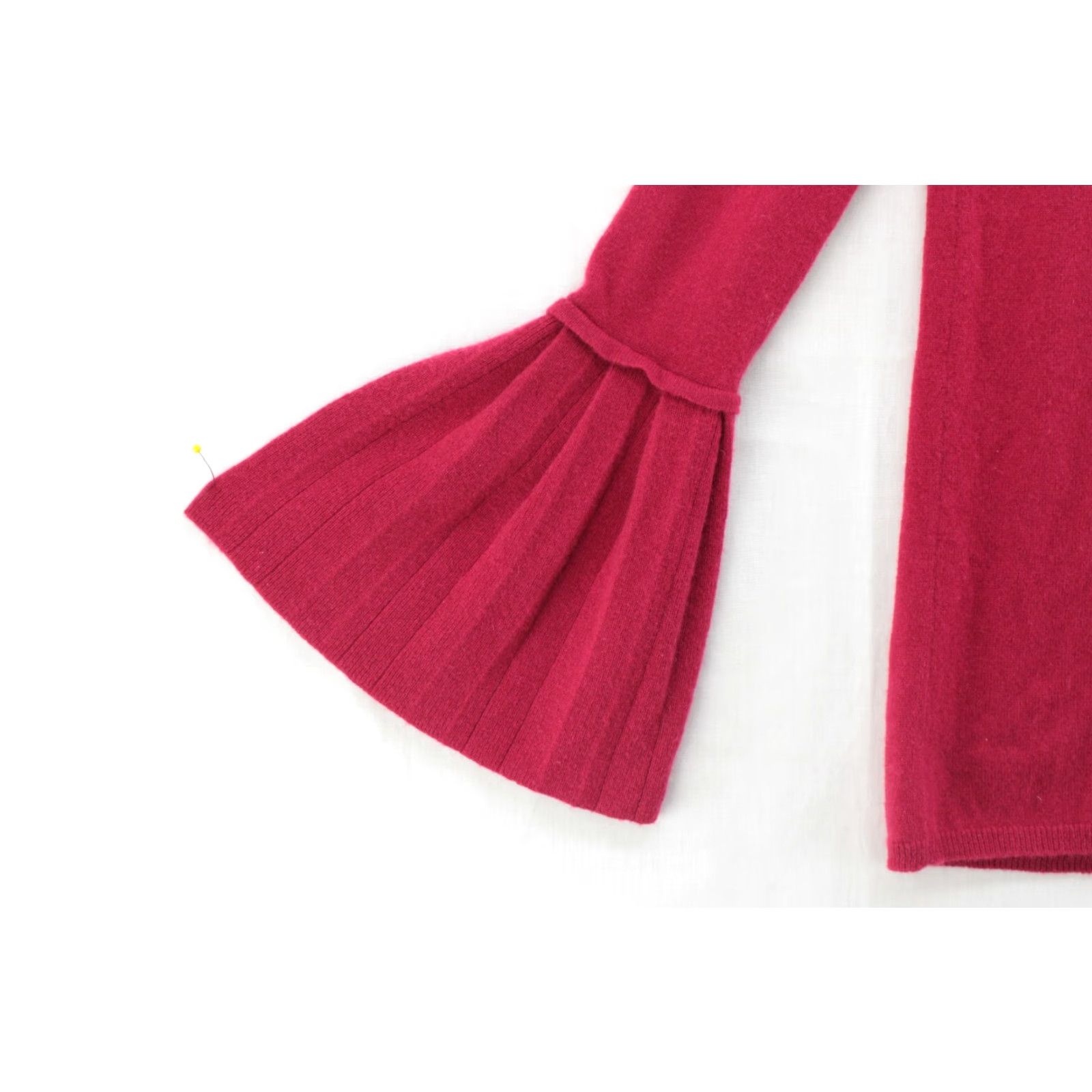Neiman Marcus Neiman Marcus 100% Cashmere Sweater Women's S Red Bell Sleeve Pullover Knits Luxury Winter Vintage Size S / US 4 / IT 40 - 3 Thumbnail