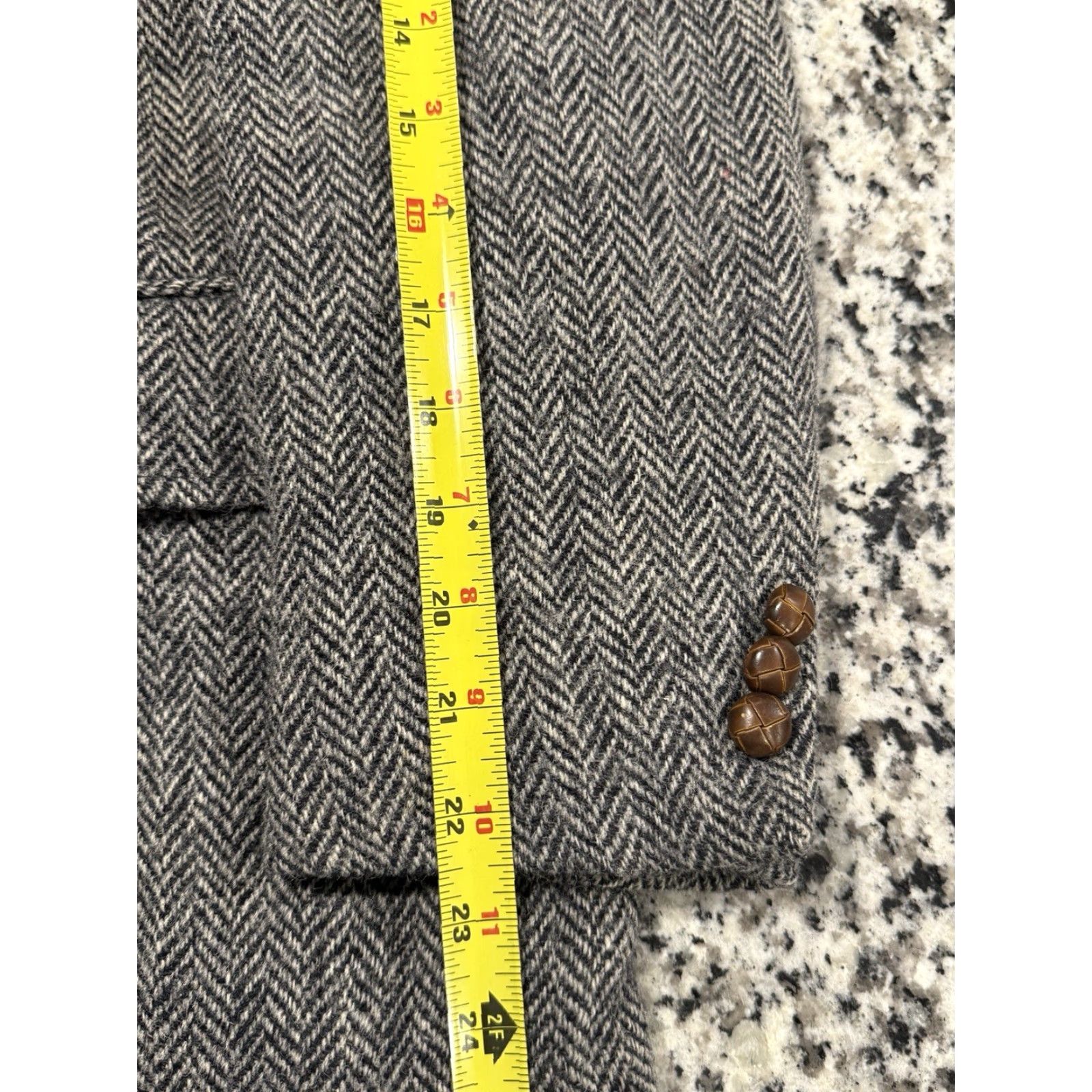 Harris Tweed VINTAGE Harris Tweed Blazer Gray Herringbone Wool USA Made Sz 41 Single-Breasted Two-Button Three-Button Sleeve Classic Sport Coat Men Size 42R - 4 Thumbnail
