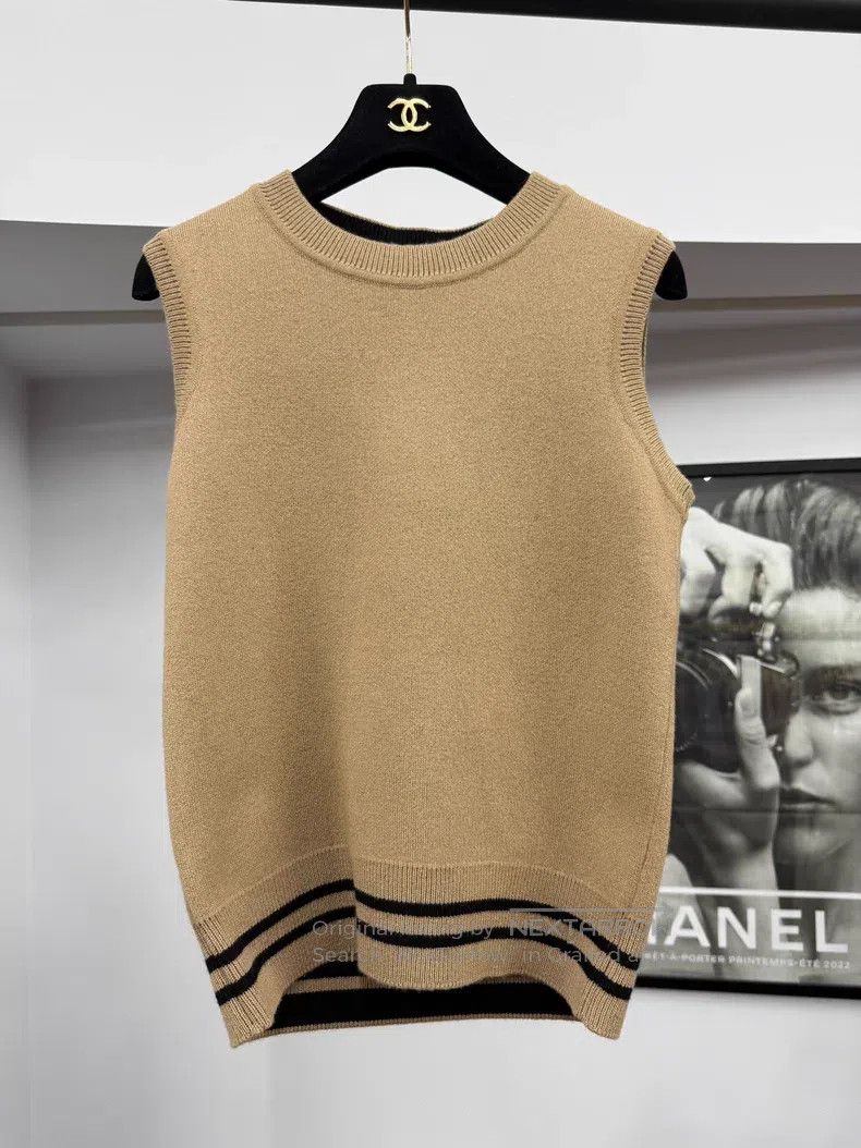 Dior Dior Khaki-coloured 8-character cashmere knitted vest on t Size XS / US 0-2 / IT 36-38 - 1 Thumbnail