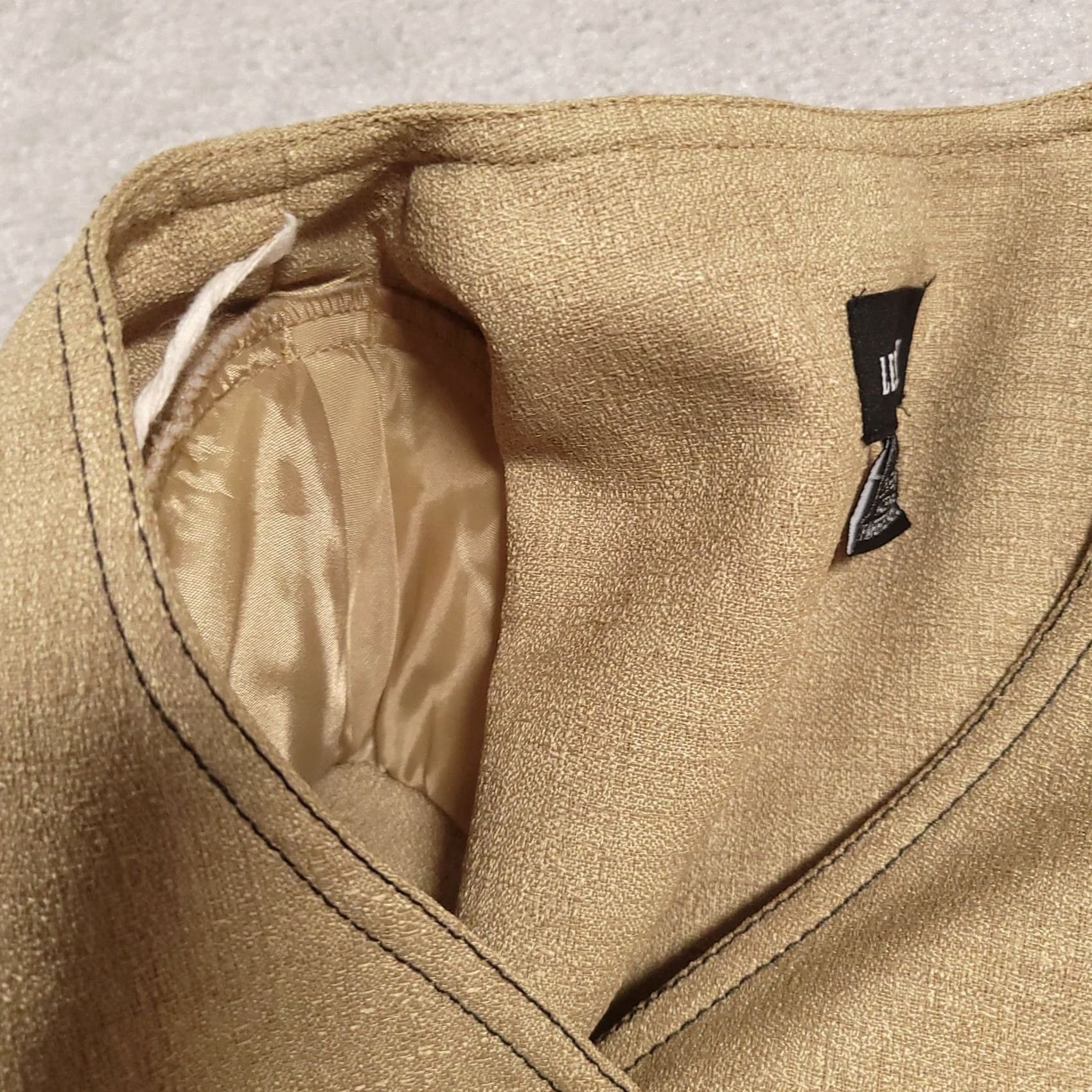 Vintage Leslie Fay Blouse Womens 8P Beige Short Sleeve Button Front Fitted Top Made USA Size M / US 6-8 / IT 42-44 - 6 Thumbnail