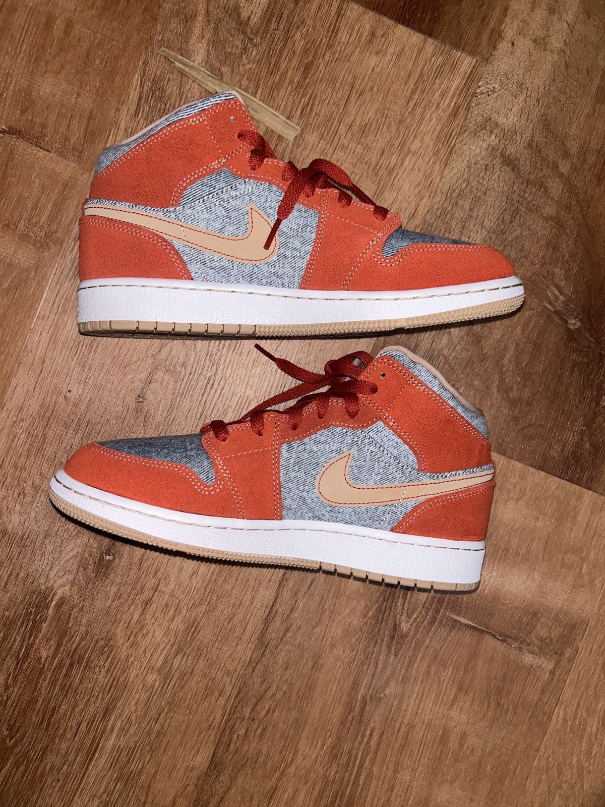Jordan Brand Air Jordan 1 mid (GS) Size US 6.5 / IT 36.5 - 1 Thumbnail