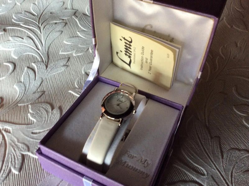 Designer Limit mumy white leather strap watch Size ONE SIZE - 1 Thumbnail