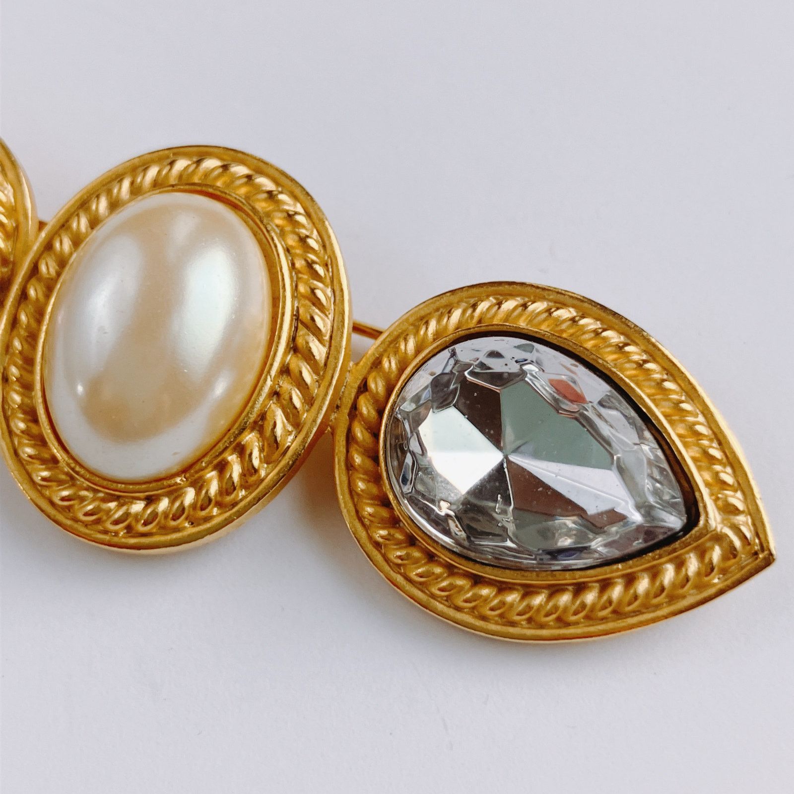 Vintage Vintage Signed TAT Gold Tone Brooch Faux Pearl Pink Gray Size ONE SIZE - 3 Thumbnail