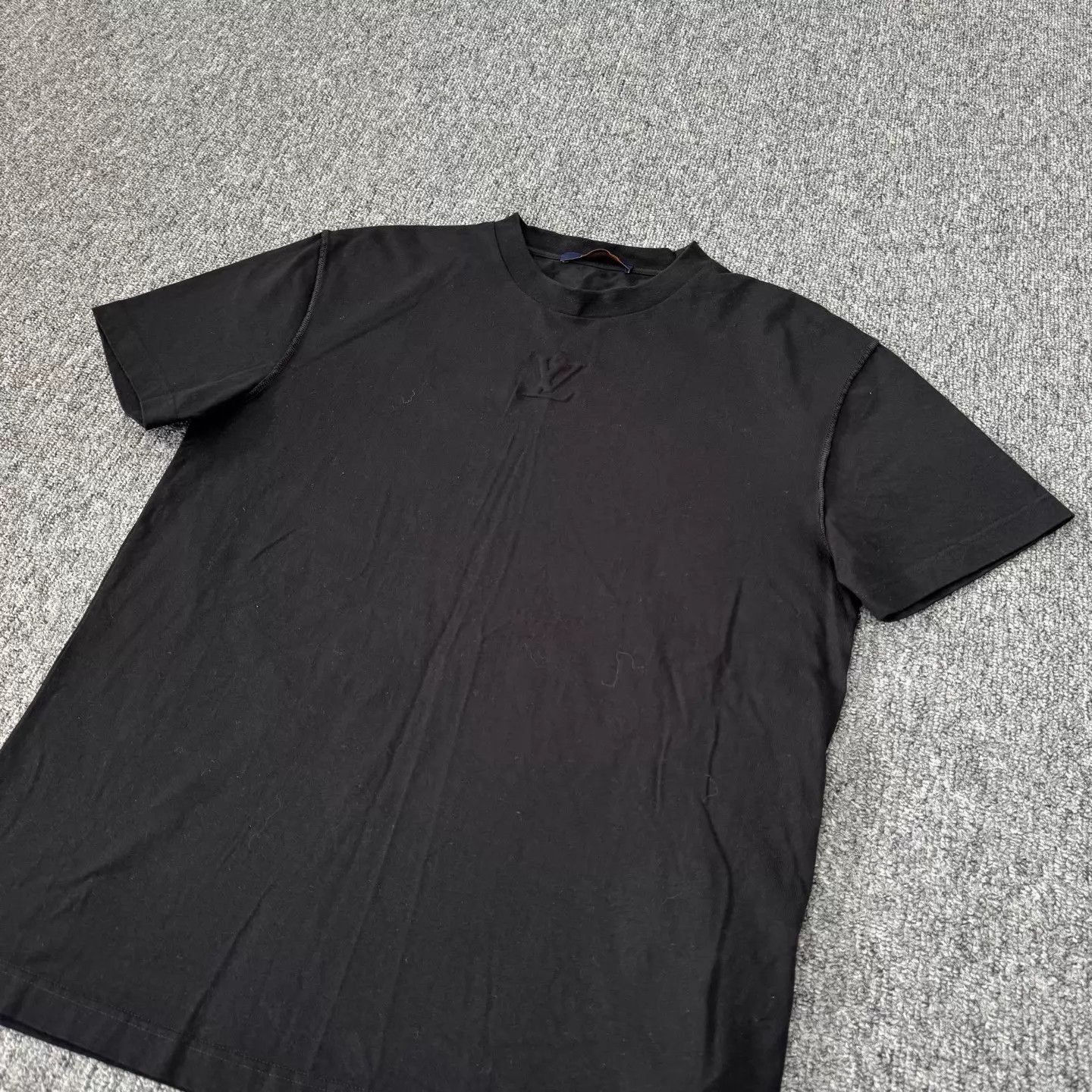 Louis Vuitton LV SS25 Black Embossed LV Logo Short Tee S 99 New Size US S / EU 44-46 / 1 - 3 Thumbnail