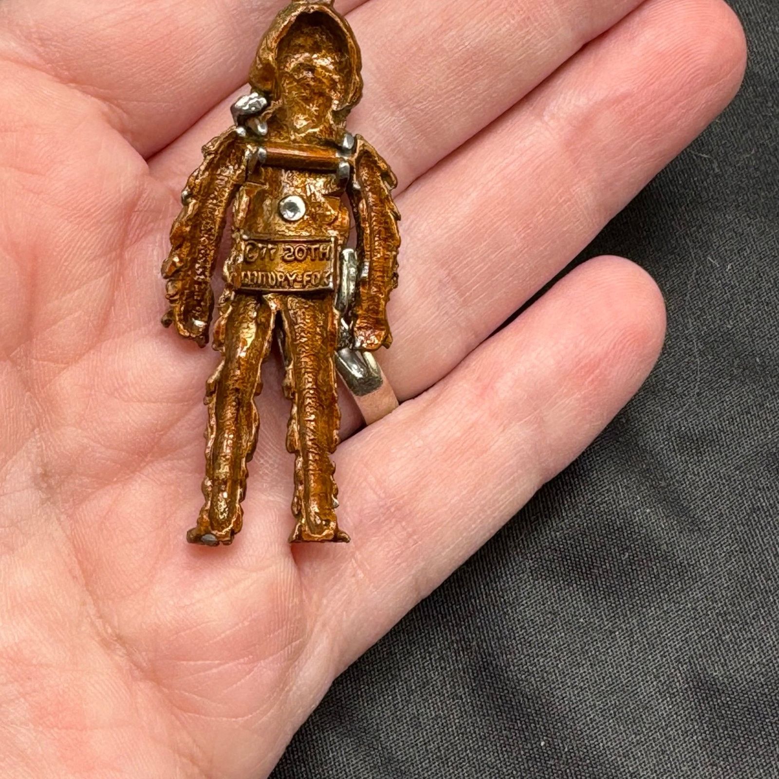 Universal Studios Cast metal Chewbacca pendant Size ONE SIZE - 5 Thumbnail