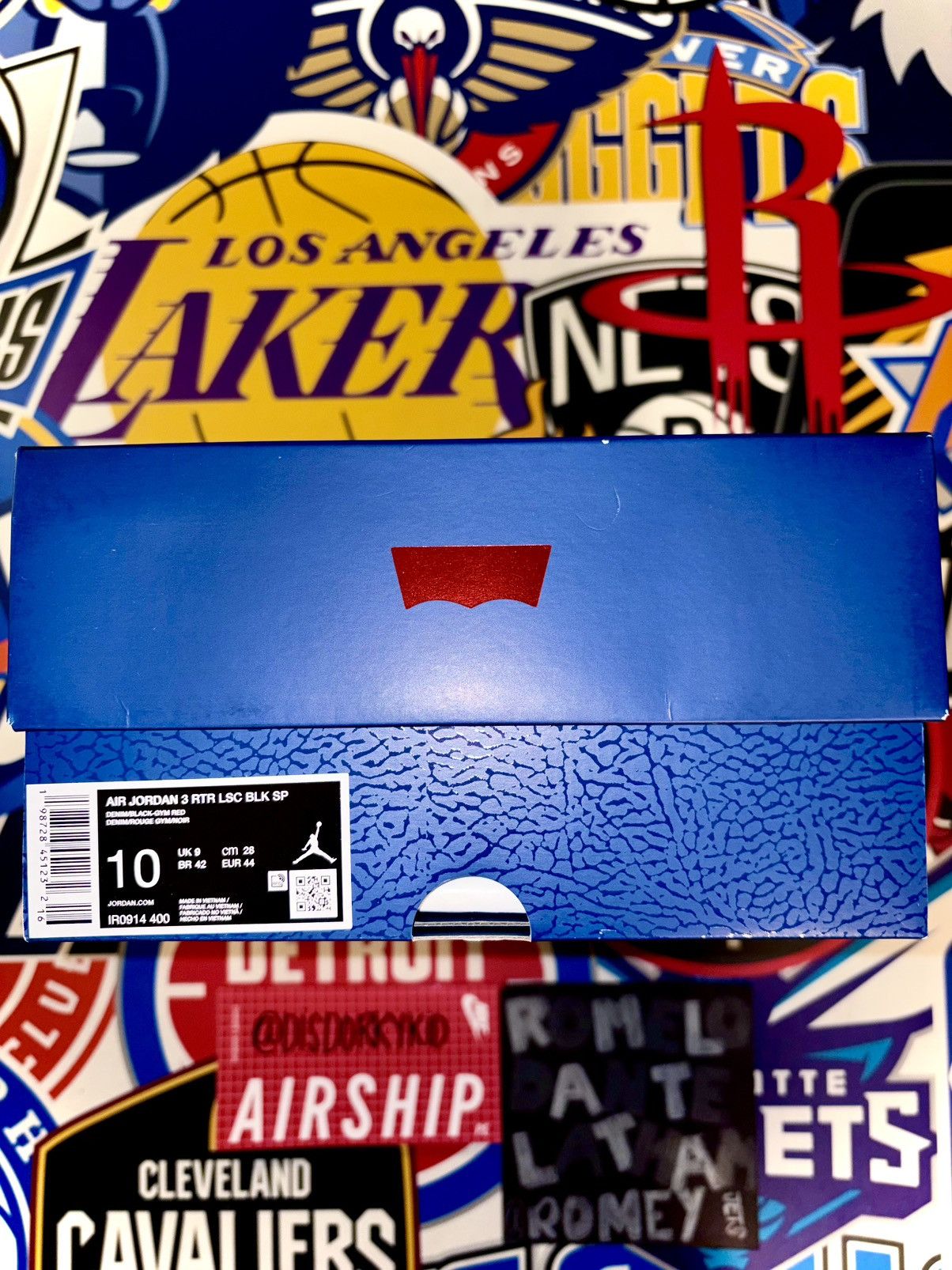 Jordan Brand Black Denim Levi's x Air Jordan 3 Retro SP (IR0914-400) Size US 9.5 / EU 42-43 - 10 Thumbnail