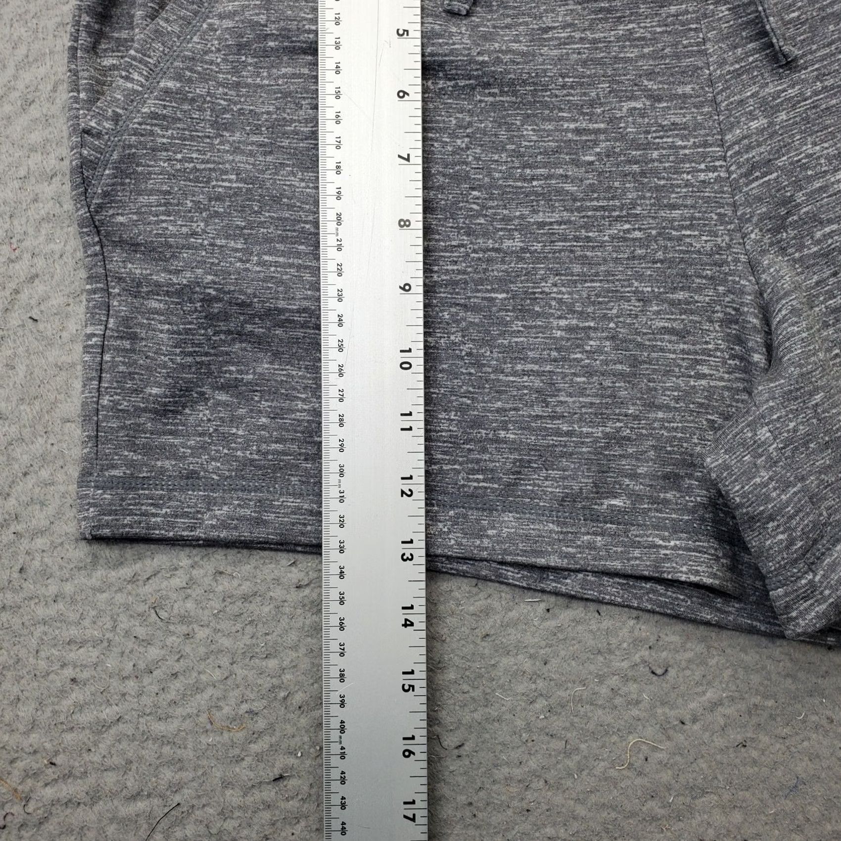 Vintage 32 Degree Cool Fleece Shorts Womens M Gray Stretch Drawstring Pockets -- Adult Womens, Regular, Summer, Activewear Size 32" / US 10 / IT 46 - 4 Thumbnail