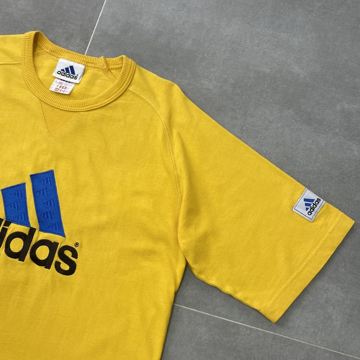 Adidas × Vintage Vintage Adidas Embroidered Logo T-Shirt Size S Size US S / EU 44-46 / 1 - 6 Thumbnail