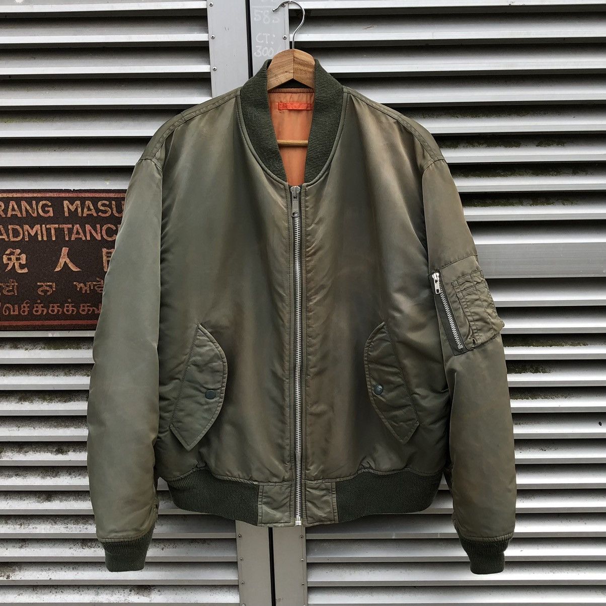 Vintage Vintage Sun Faded Ma-1 Bomber Jacket By Uniqlo Size US L / EU 52-54 / 3 - 4 Thumbnail