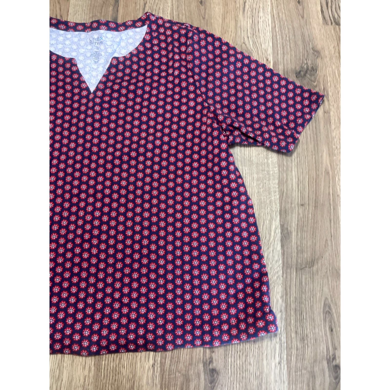 Croft & Barrow Croft & Barrow Shirt Women's 1X Red V-neck Short Sleeve Floral Casual Womens Size XL / US 12-14 / IT 48-50 - 4 Thumbnail