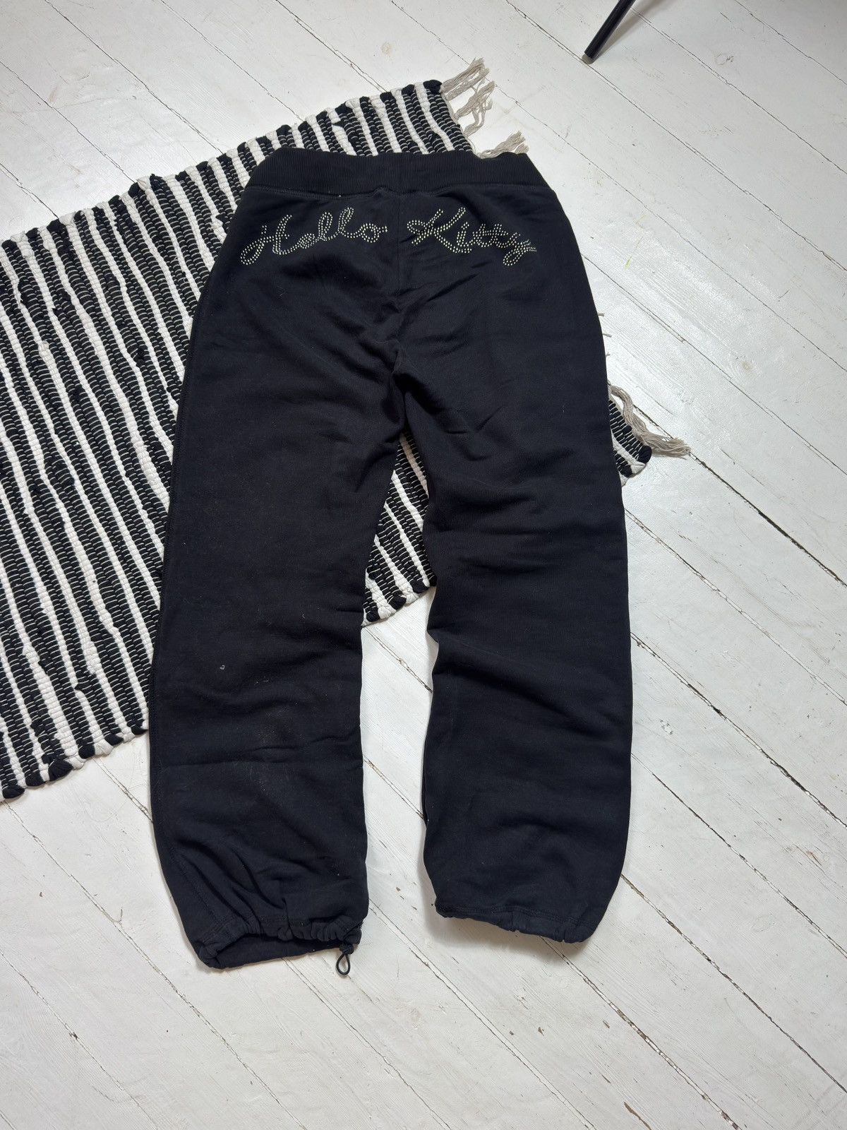 Cartoon Network VINTAGE HELLO KITTY 2000s BACK LOGO SWEATPANTS Size 28" / US 6 / IT 42 - 1 Thumbnail