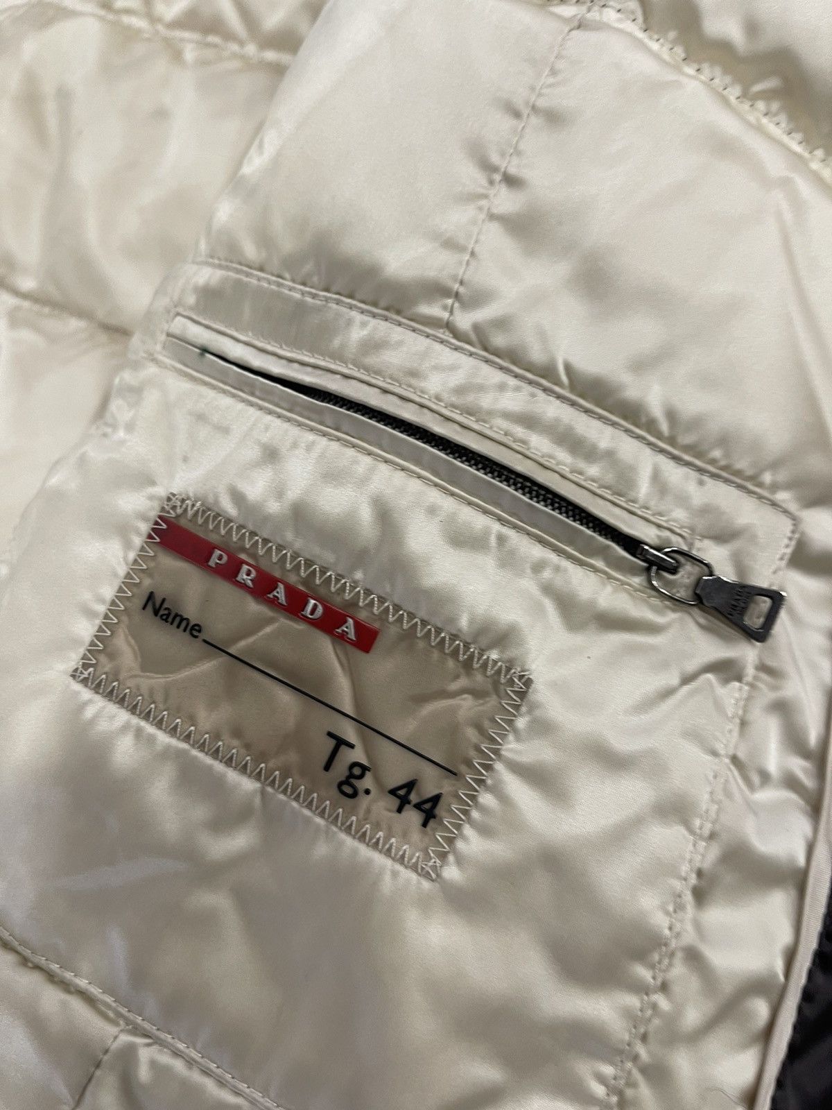Prada Prada avant Garde down puffer coat jacket Size M / US 6-8 / IT 42-44 - 4 Thumbnail
