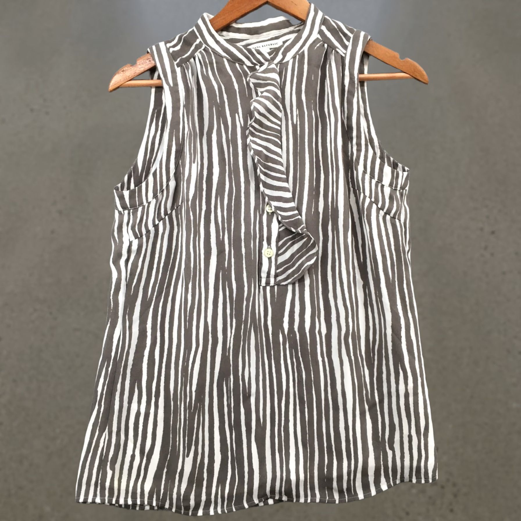 Banana Republic Banana Republic Henley Blouse Womens 4 Gray Sleeveless Ruffle Stripe Casual Shirt Size S / US 4 / IT 40 - 1 Thumbnail