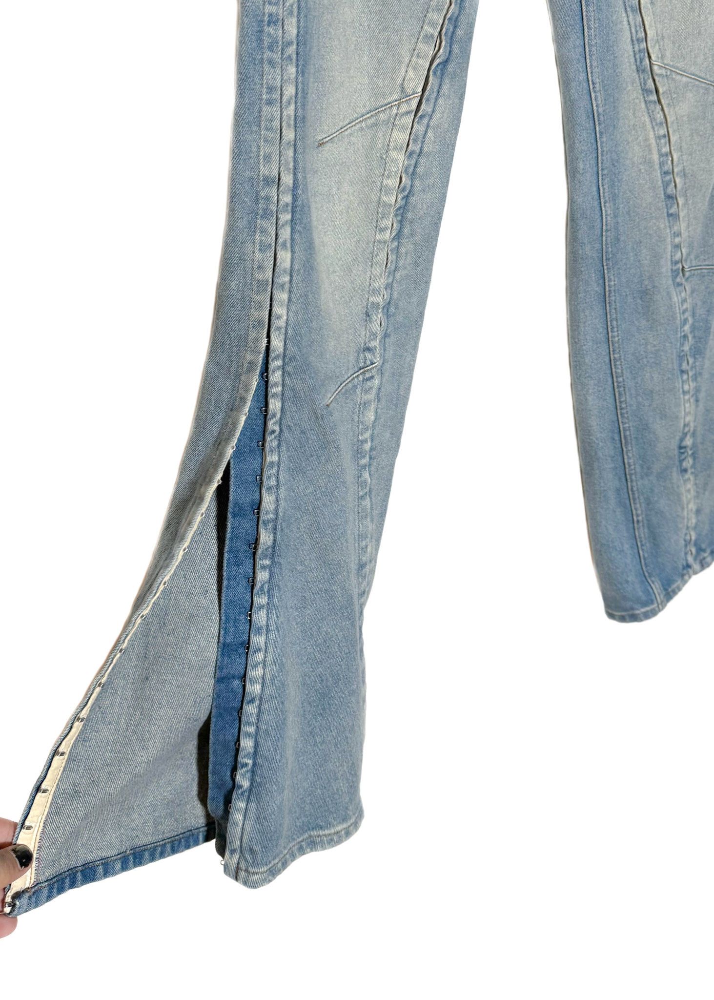 Y/Project Y/Project Washed Blue Hook-And-Eye Flare Jeans Size 25" / US 0 / IT 36 - 5 Thumbnail
